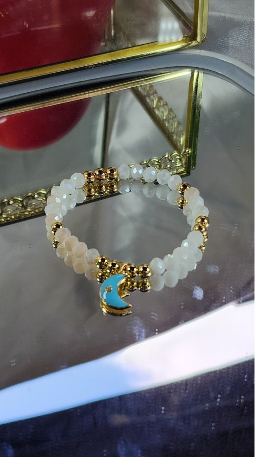 💮Gold-colored metal beaded bracelet set with faux pearls.📿