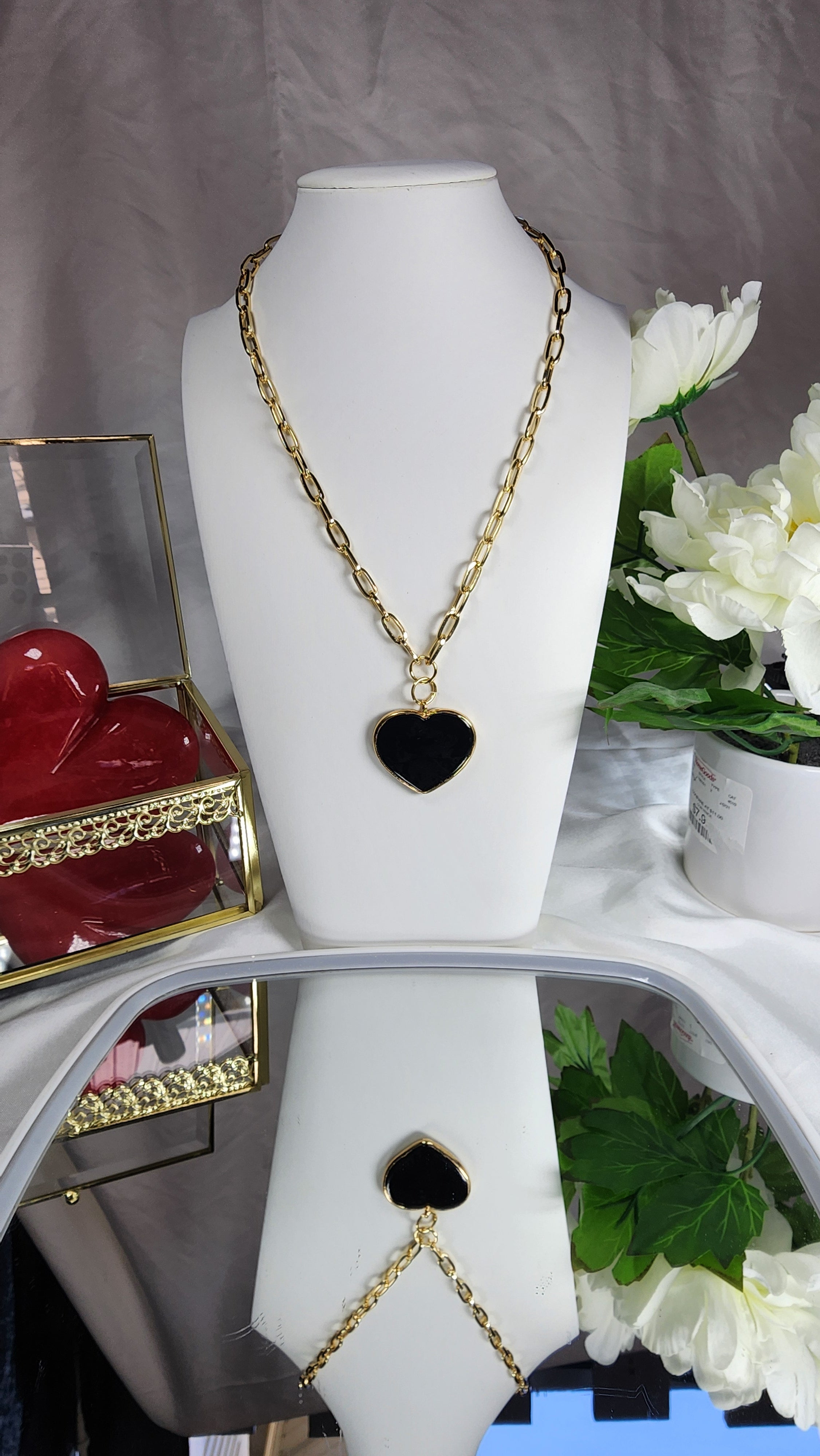 💮Enameled Heart Pendant Necklace (Black).📿