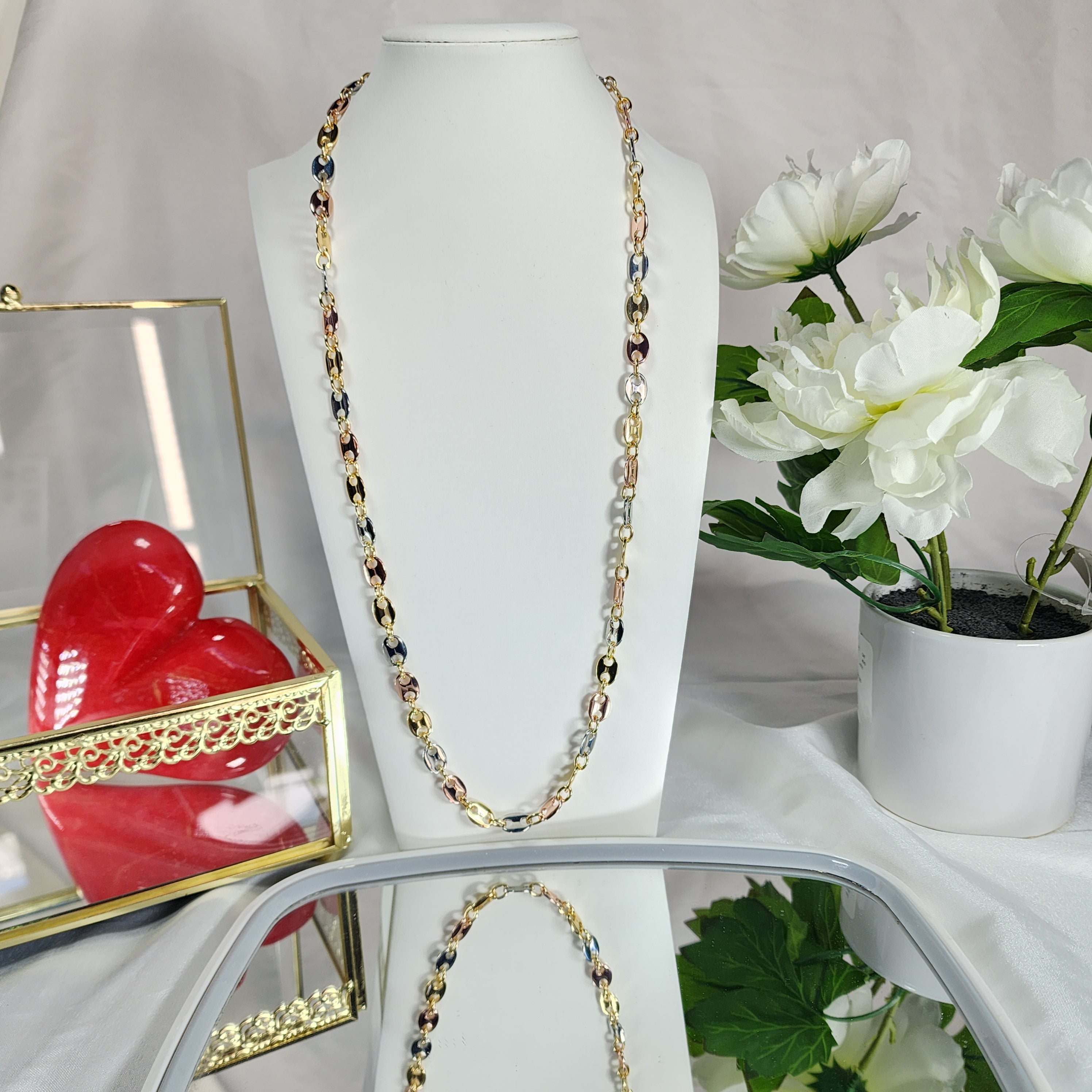 Collar de tela marina tricolor. (Gucci) 
