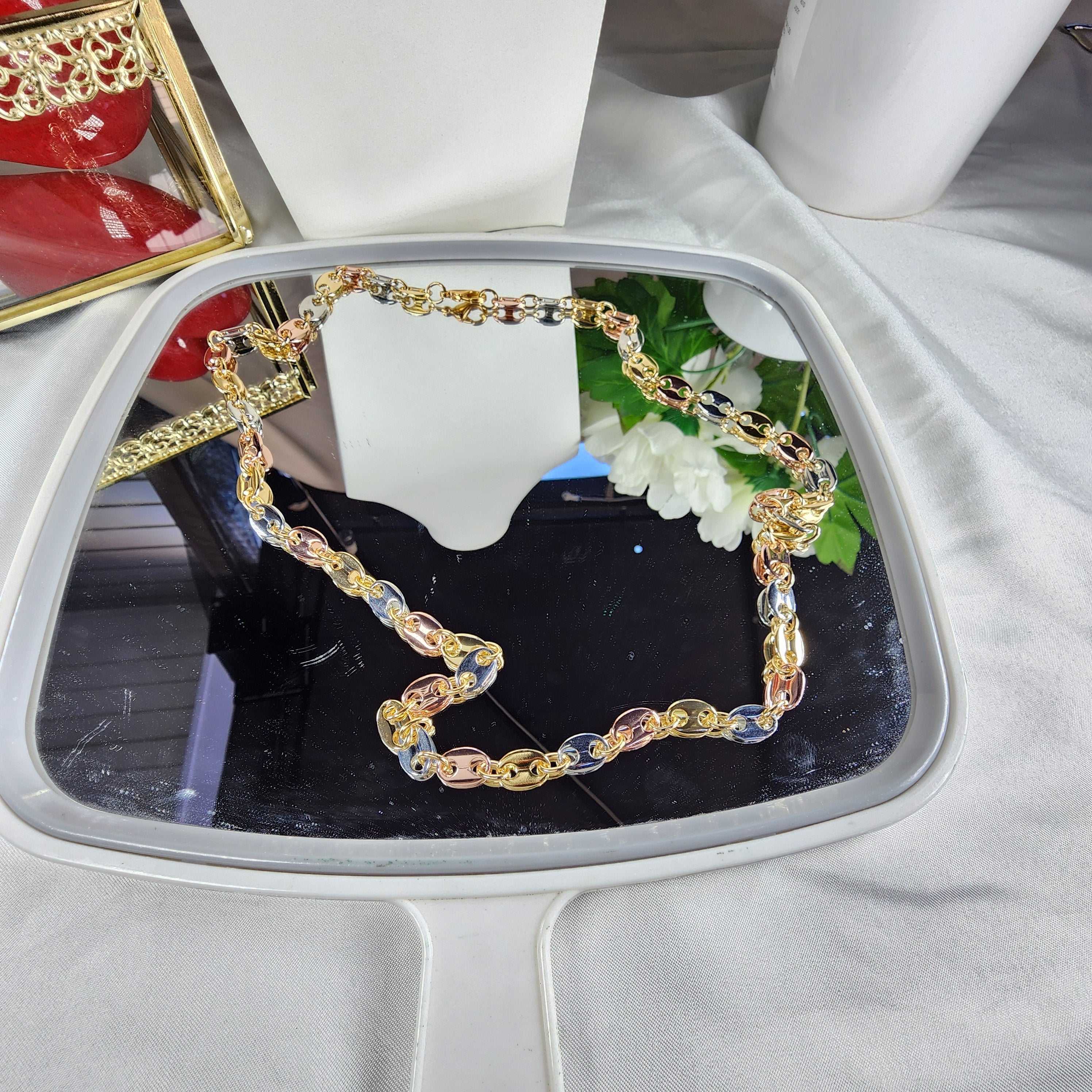 Collar de tela marina tricolor. (Gucci) 