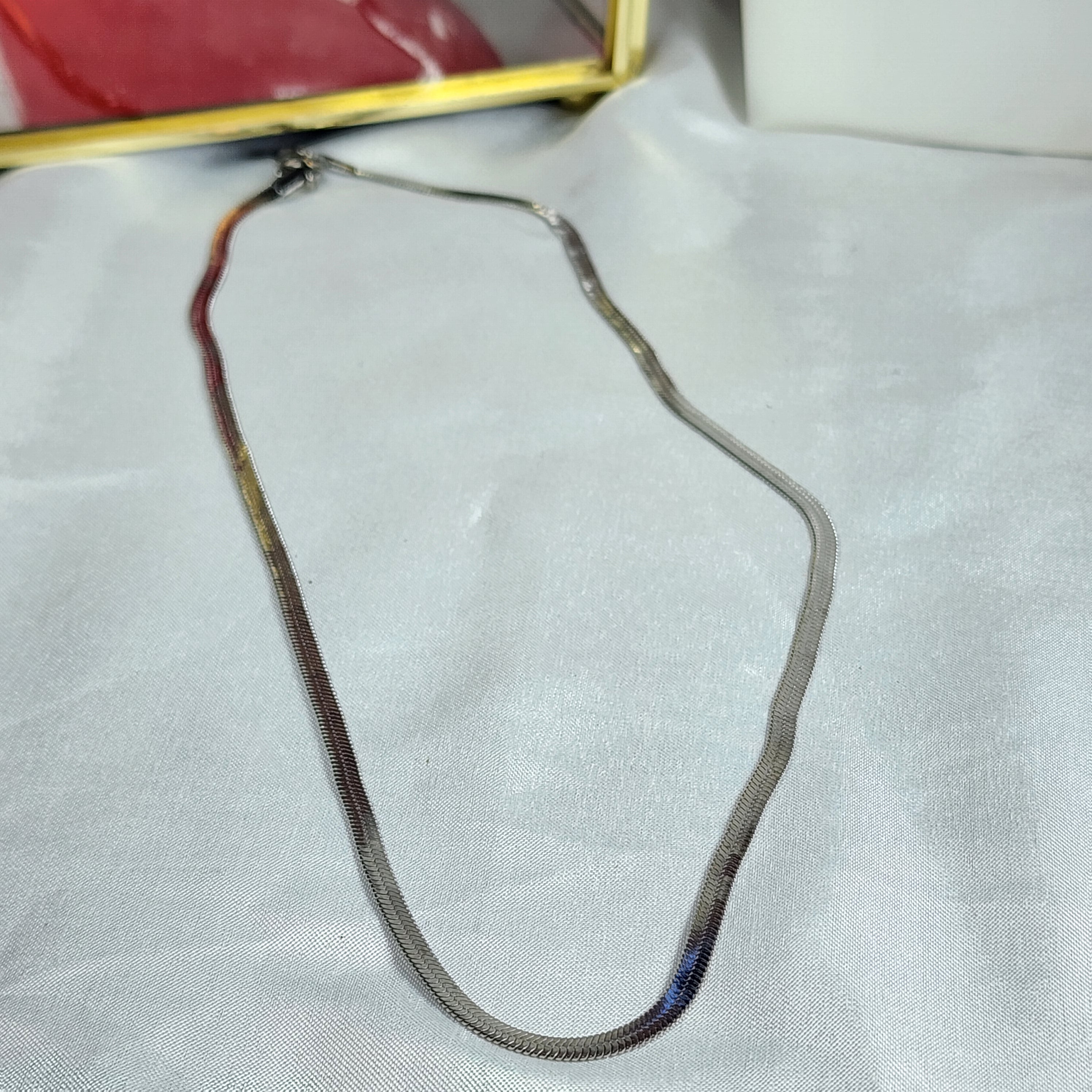 💮Plain silver water resistant choker.📿