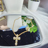 💮Stainless steel cross necklace with inlaid artificial zircons.📿