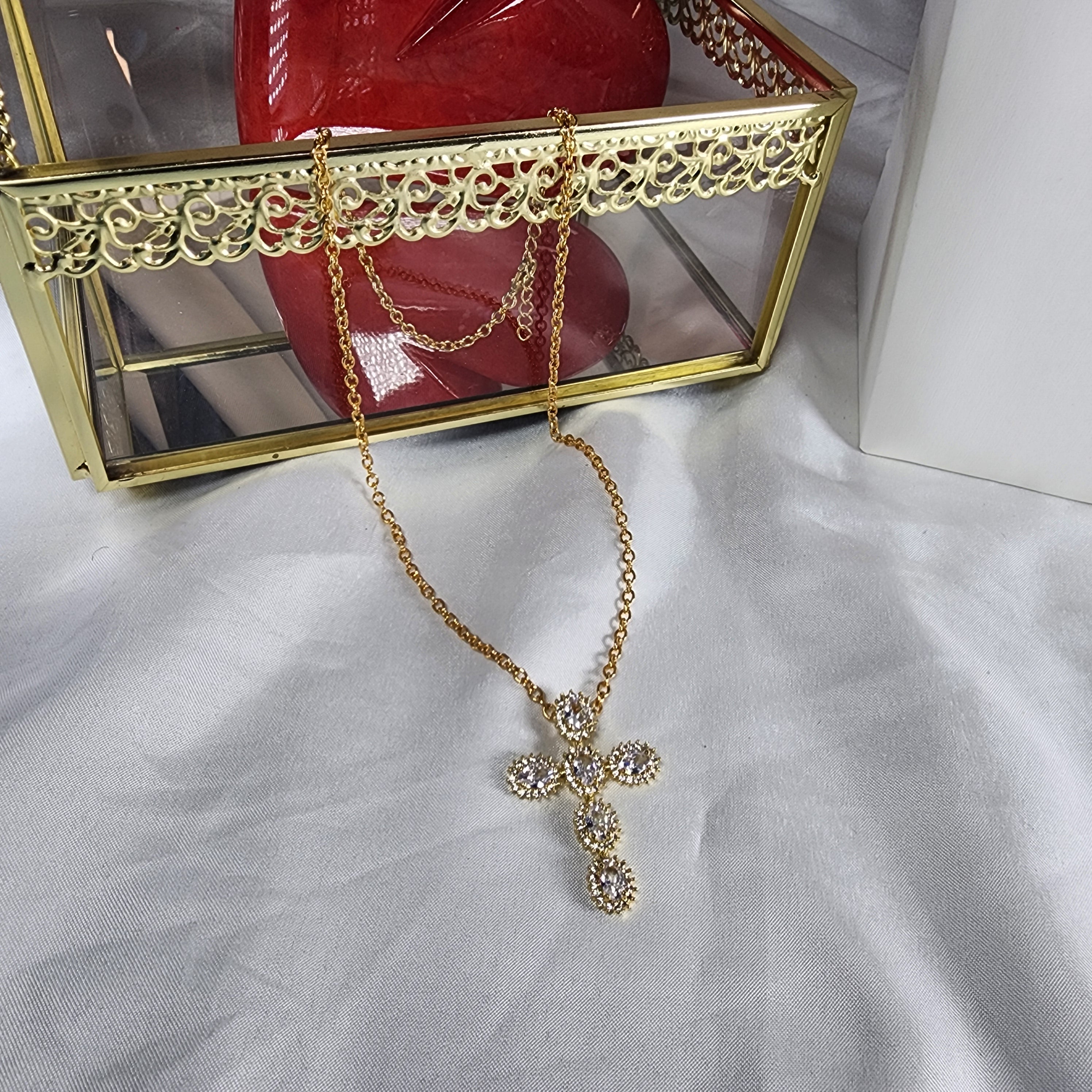 💮Stainless steel cross necklace with inlaid artificial zircons.📿