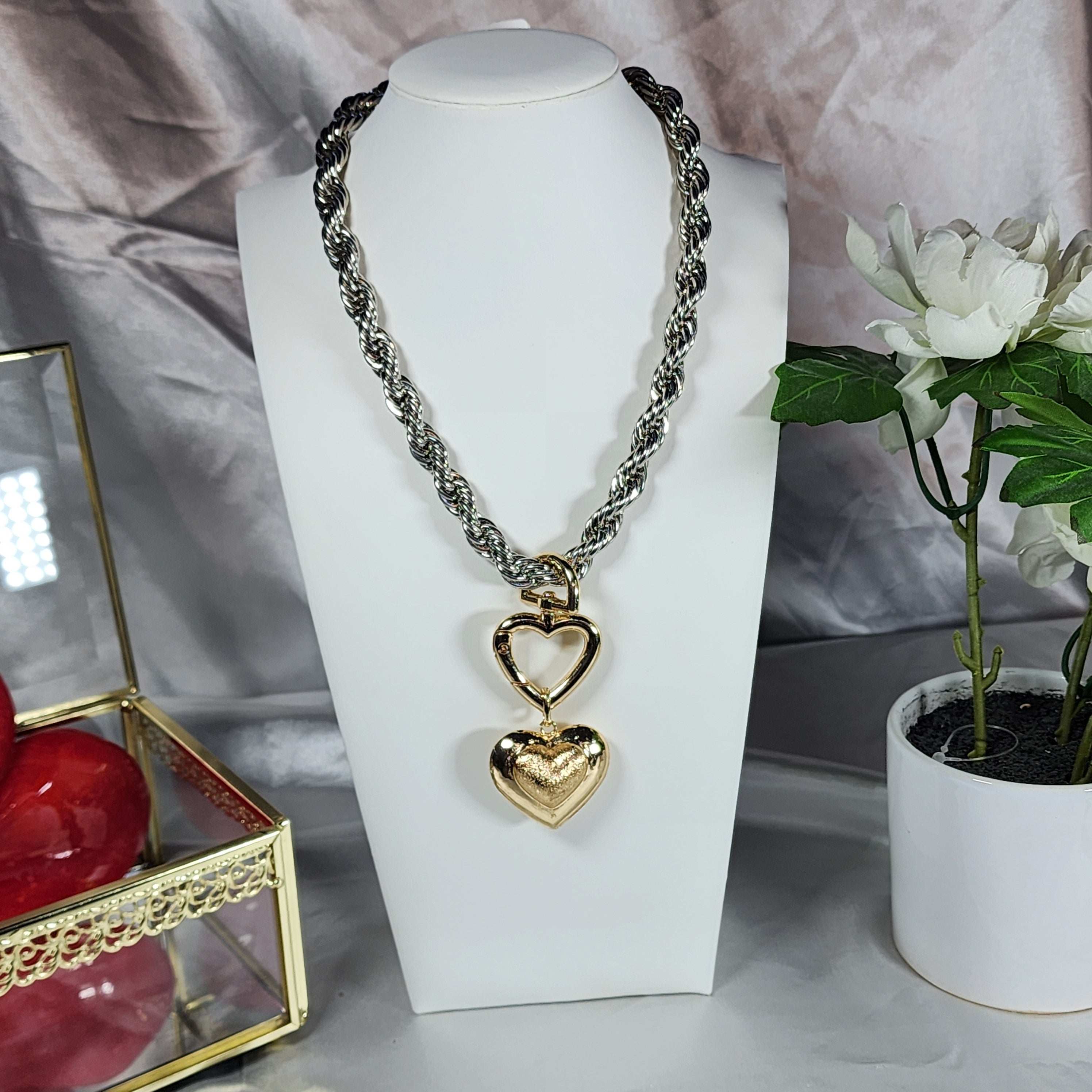 💮Heart pendant choker.📿