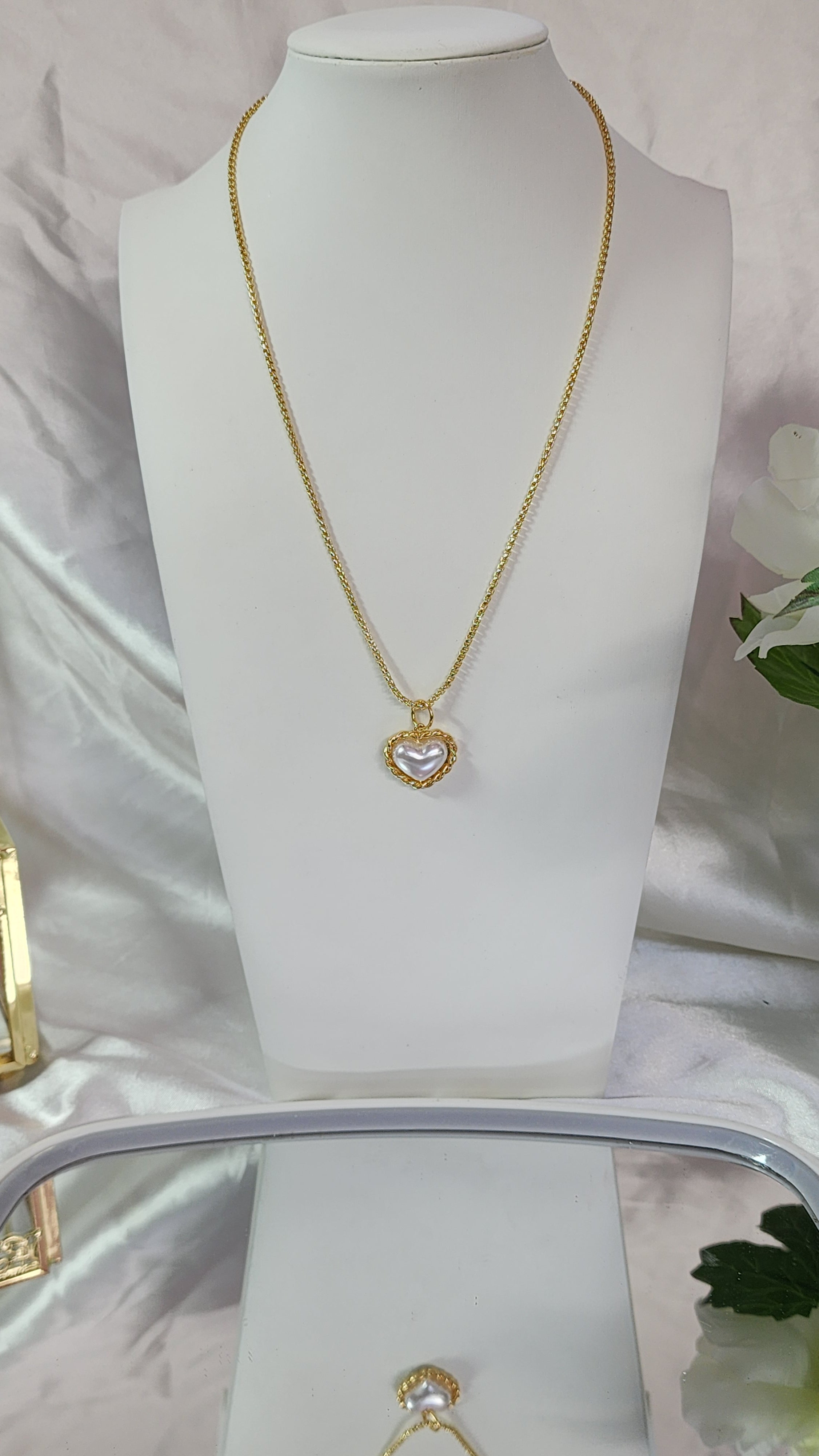 💮White heart choker necklace.📿