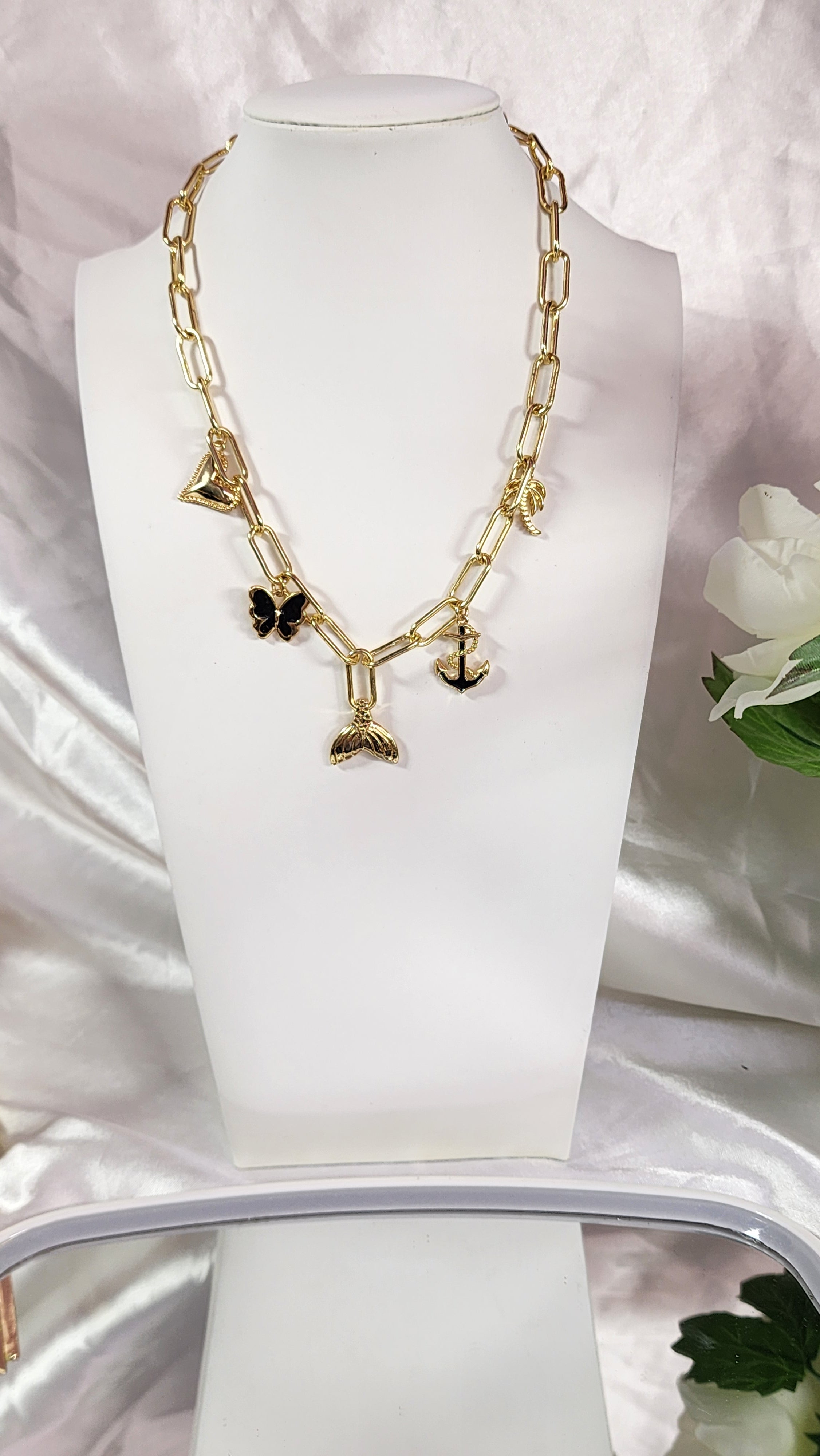 💮Multi-charm choker necklace.📿