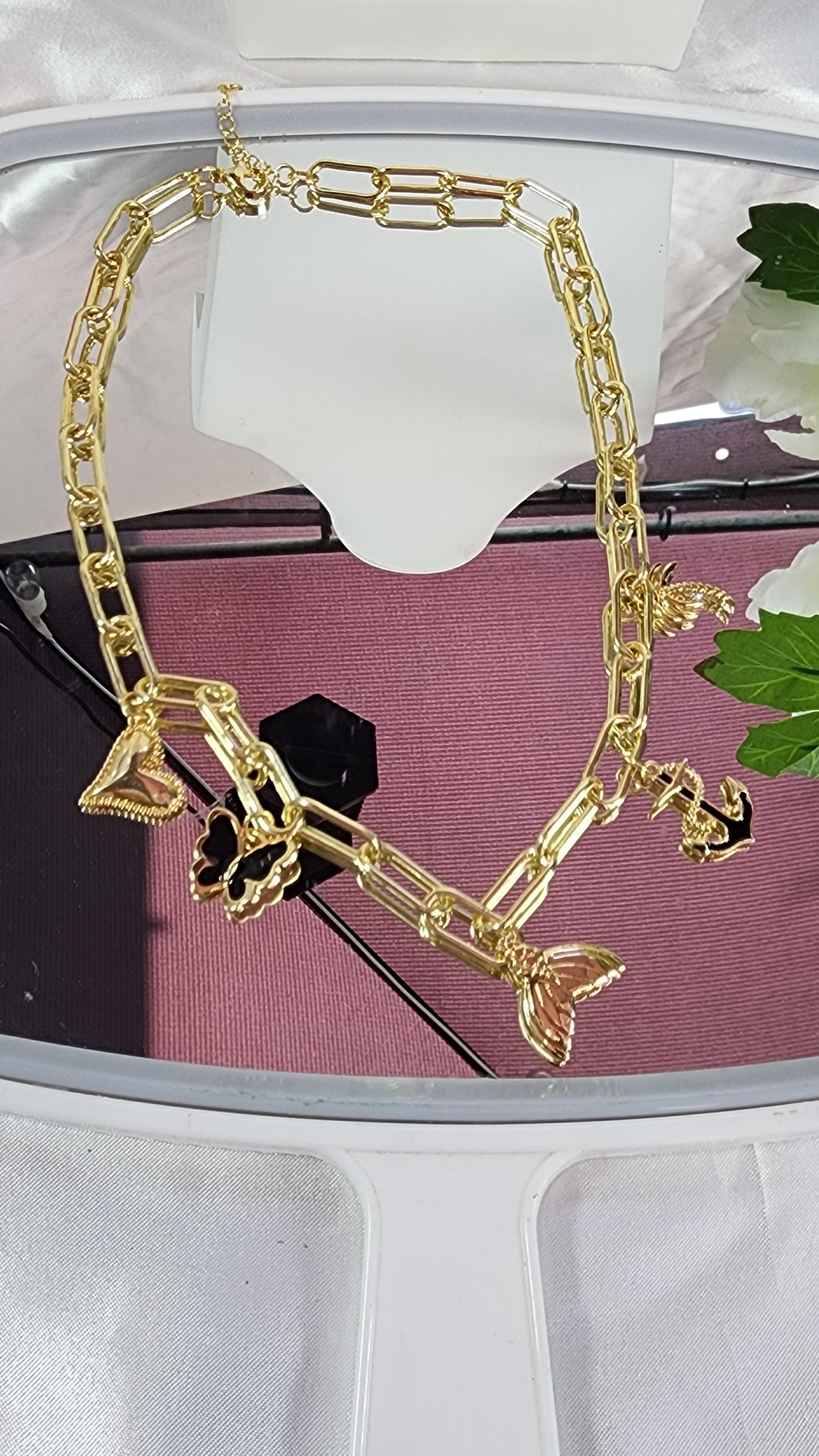 💮Multi-charm choker necklace.📿