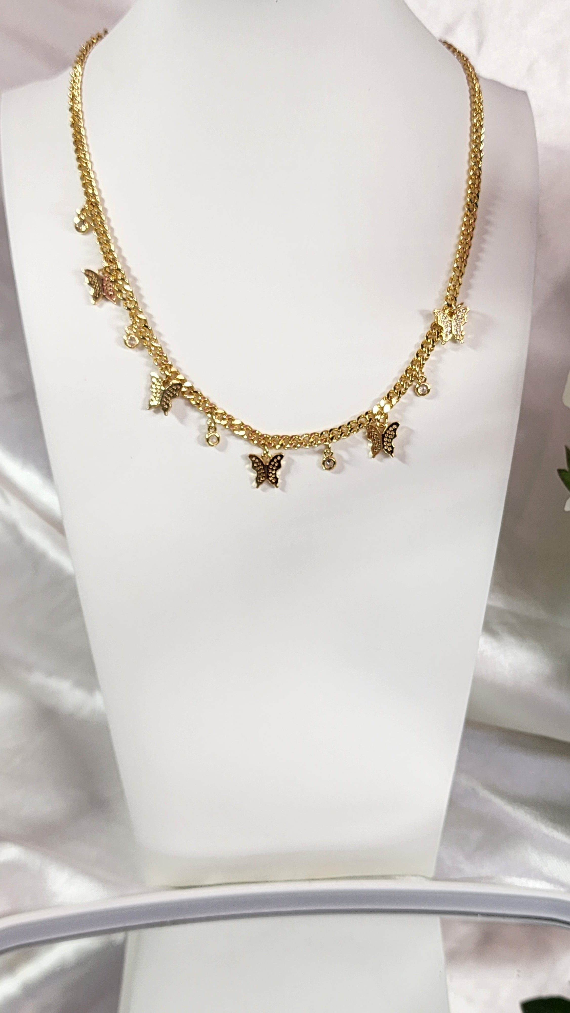 💮Gold-plated butterfly choker necklace.📿