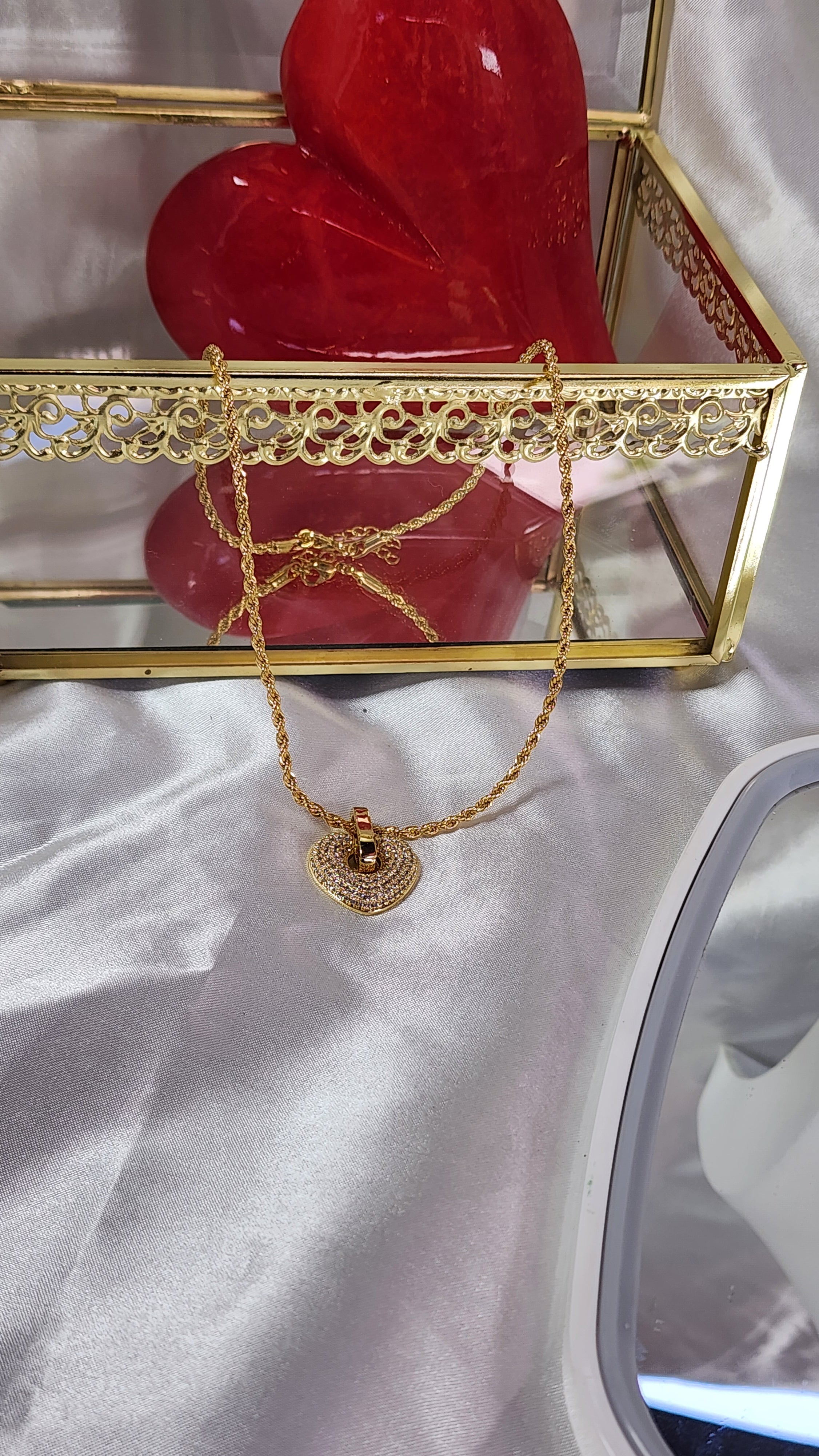 💮Mini open heart choker pendant with cubic zirconia stones.📿