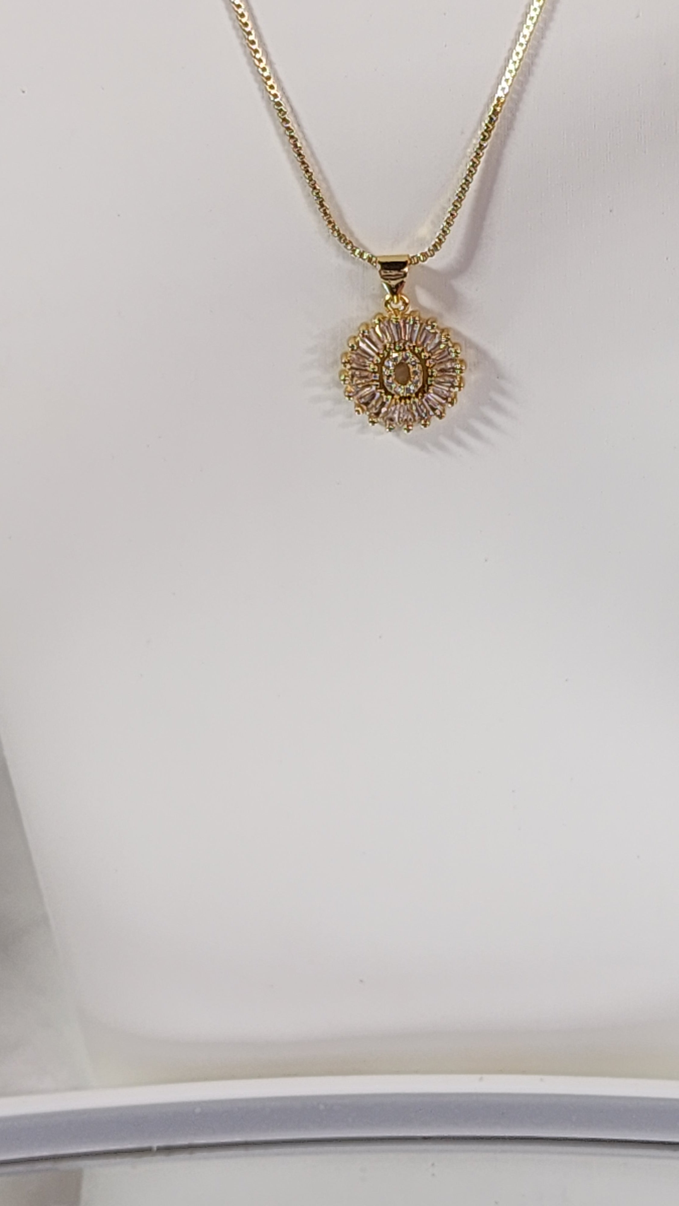 💮Delicate anchor-style necklace.📿