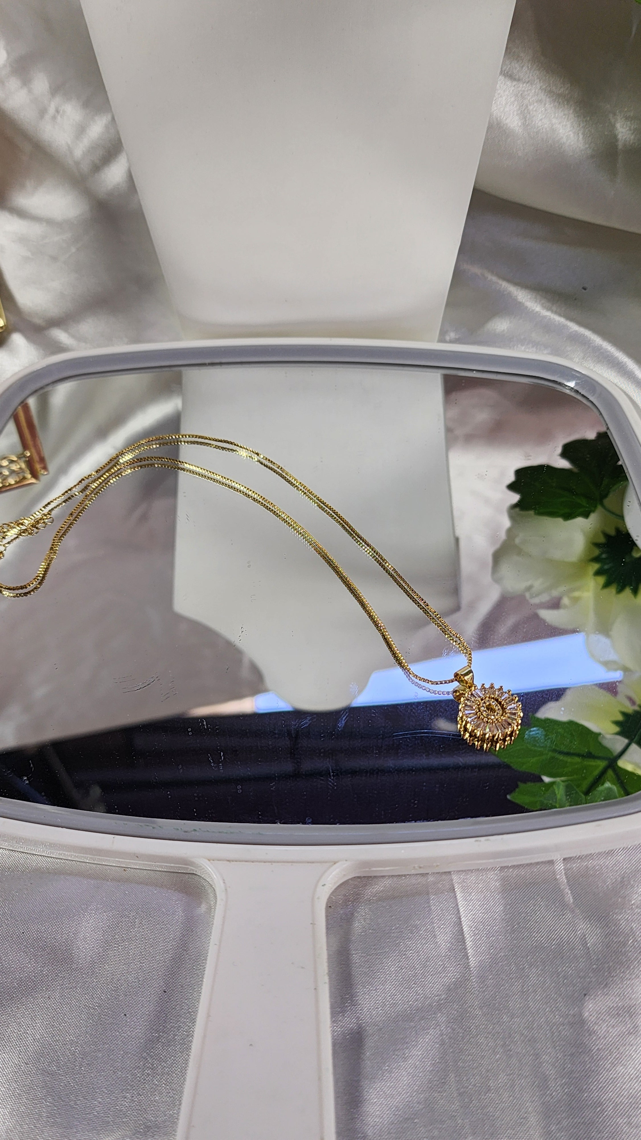 💮Delicate anchor-style necklace.📿