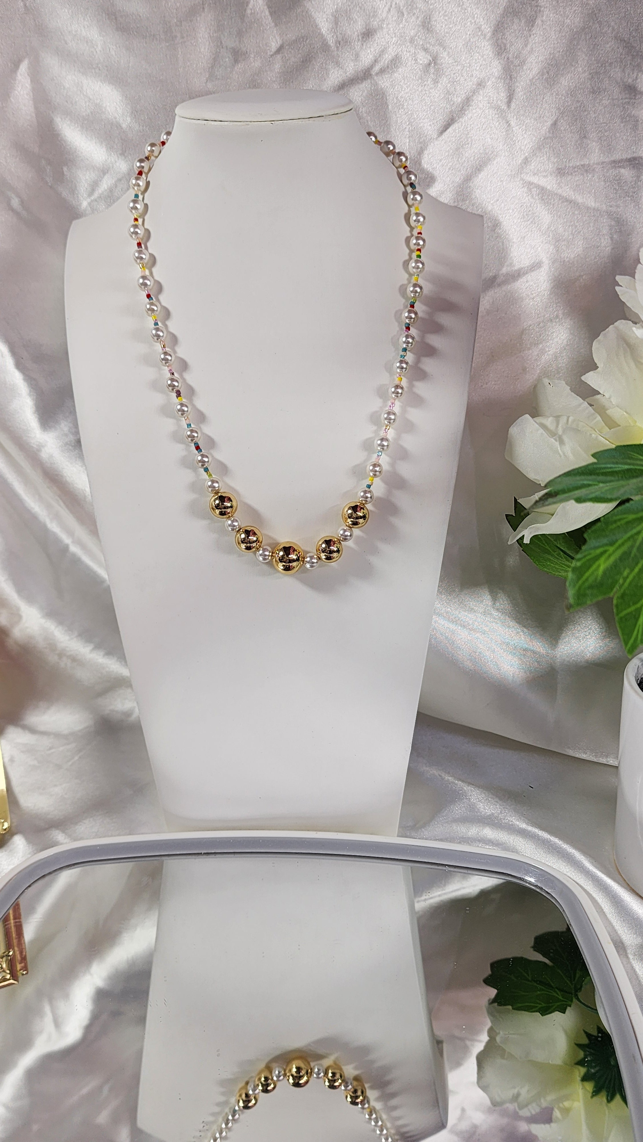 💮White and gold pearl necklace.📿