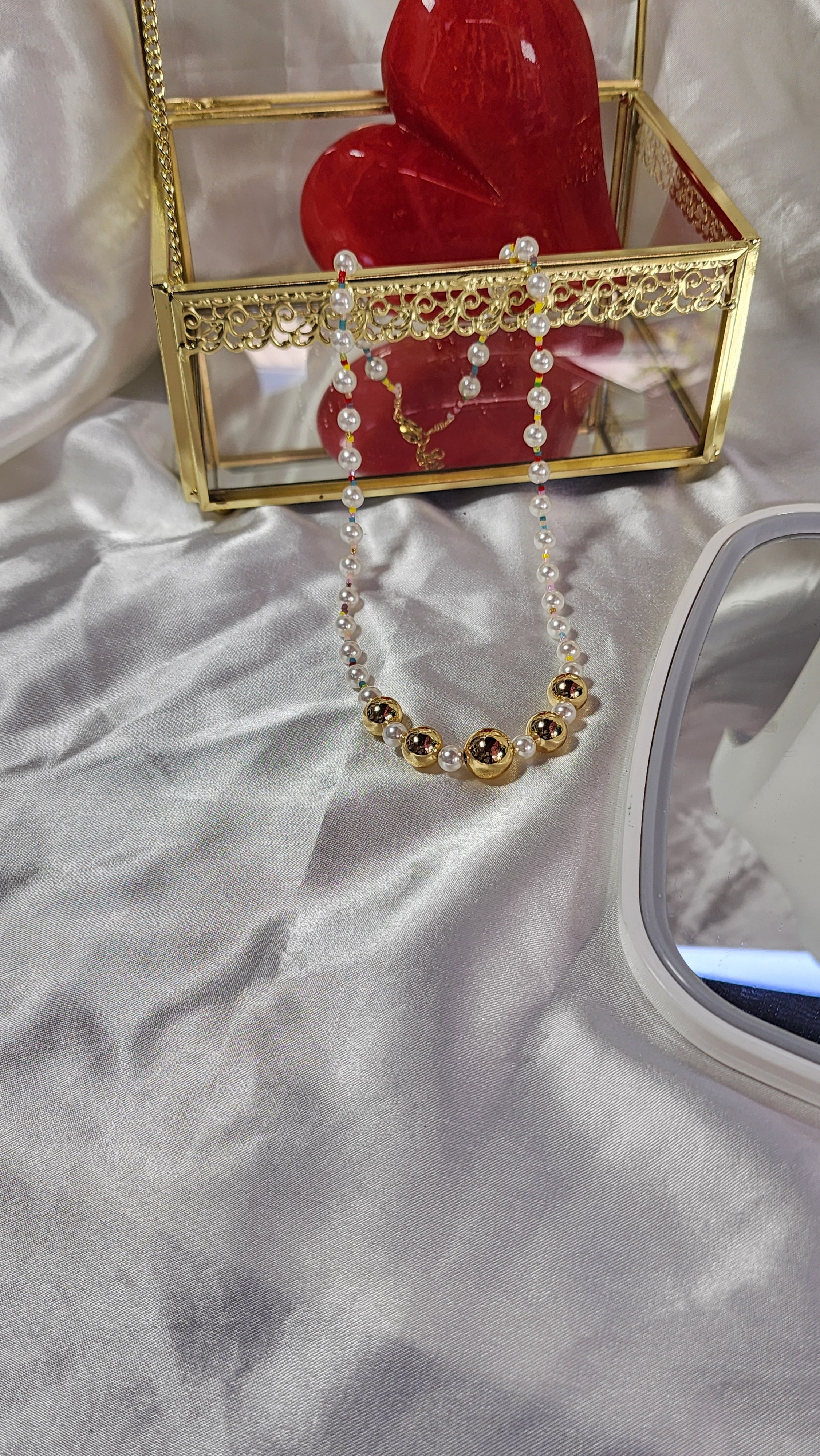 💮White and gold pearl necklace.📿