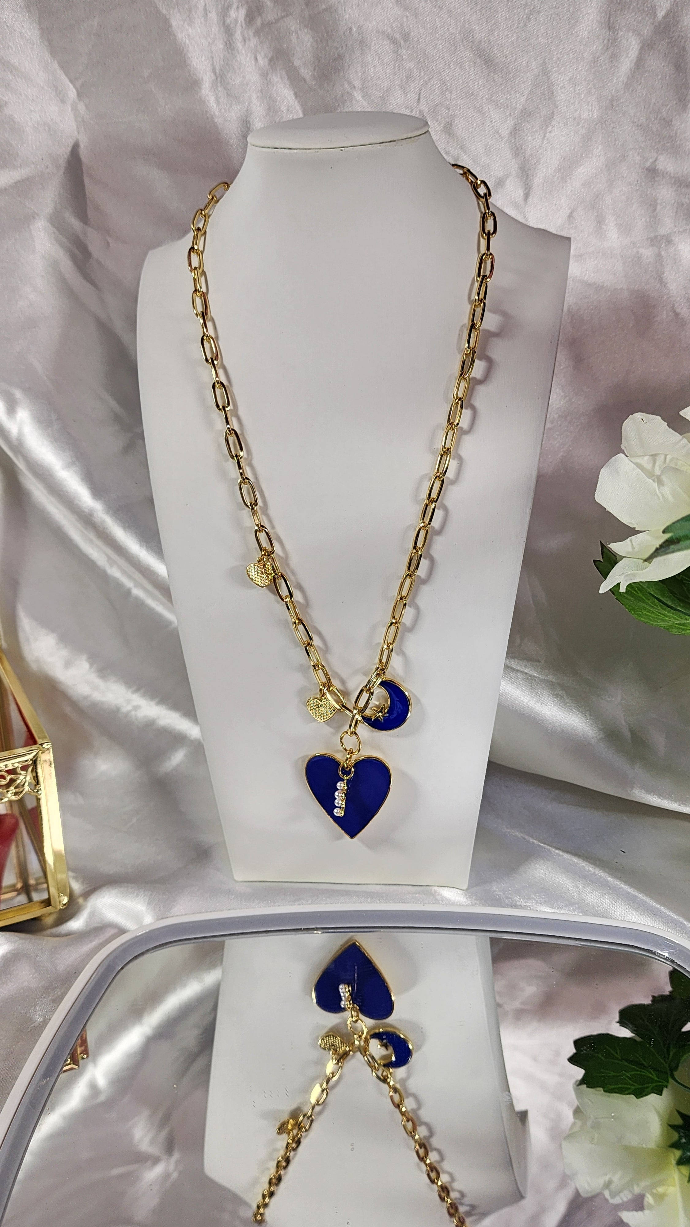 💮Enameled Heart and Moon Necklace.📿