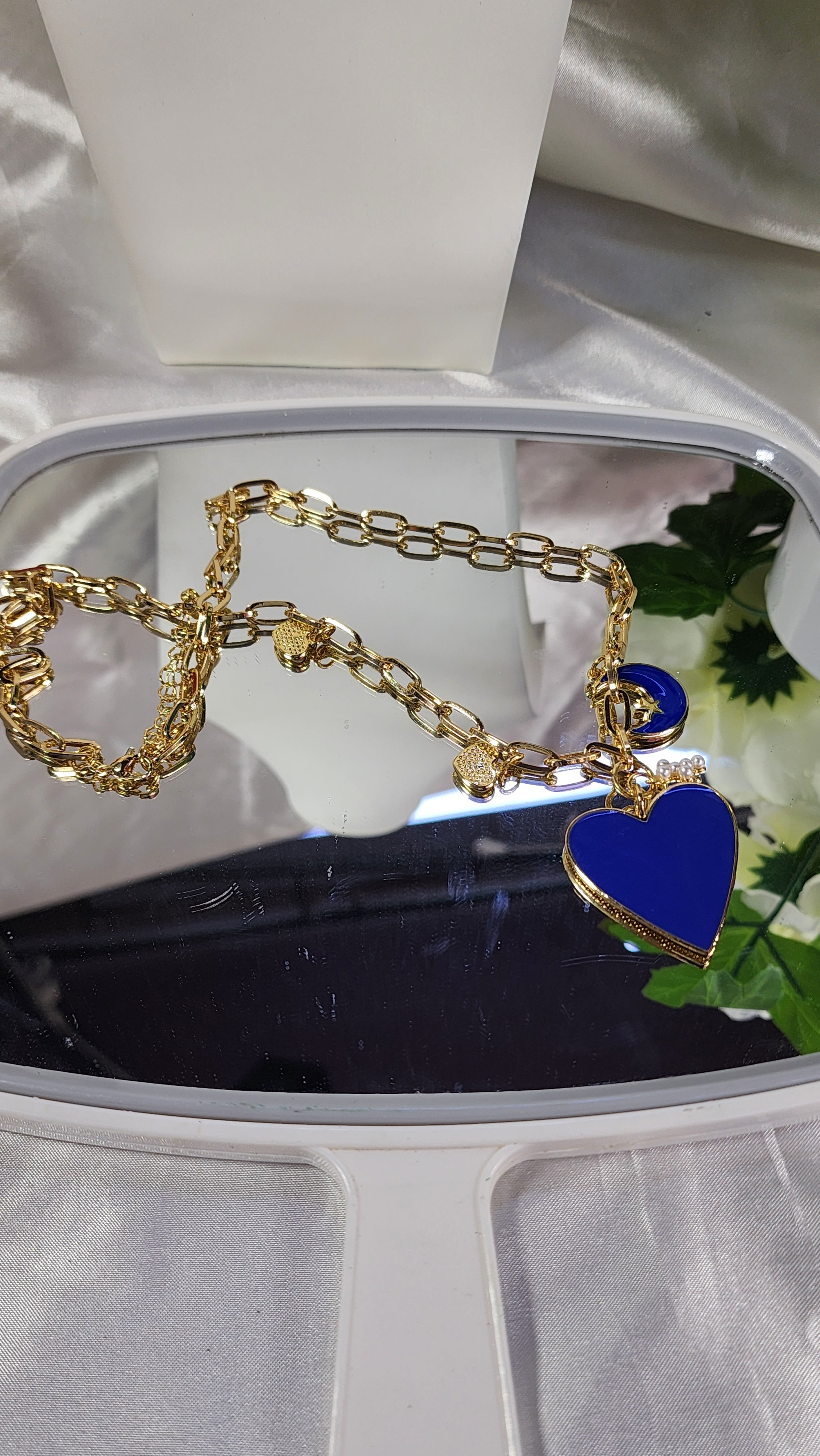💮Enameled Heart and Moon Necklace.📿