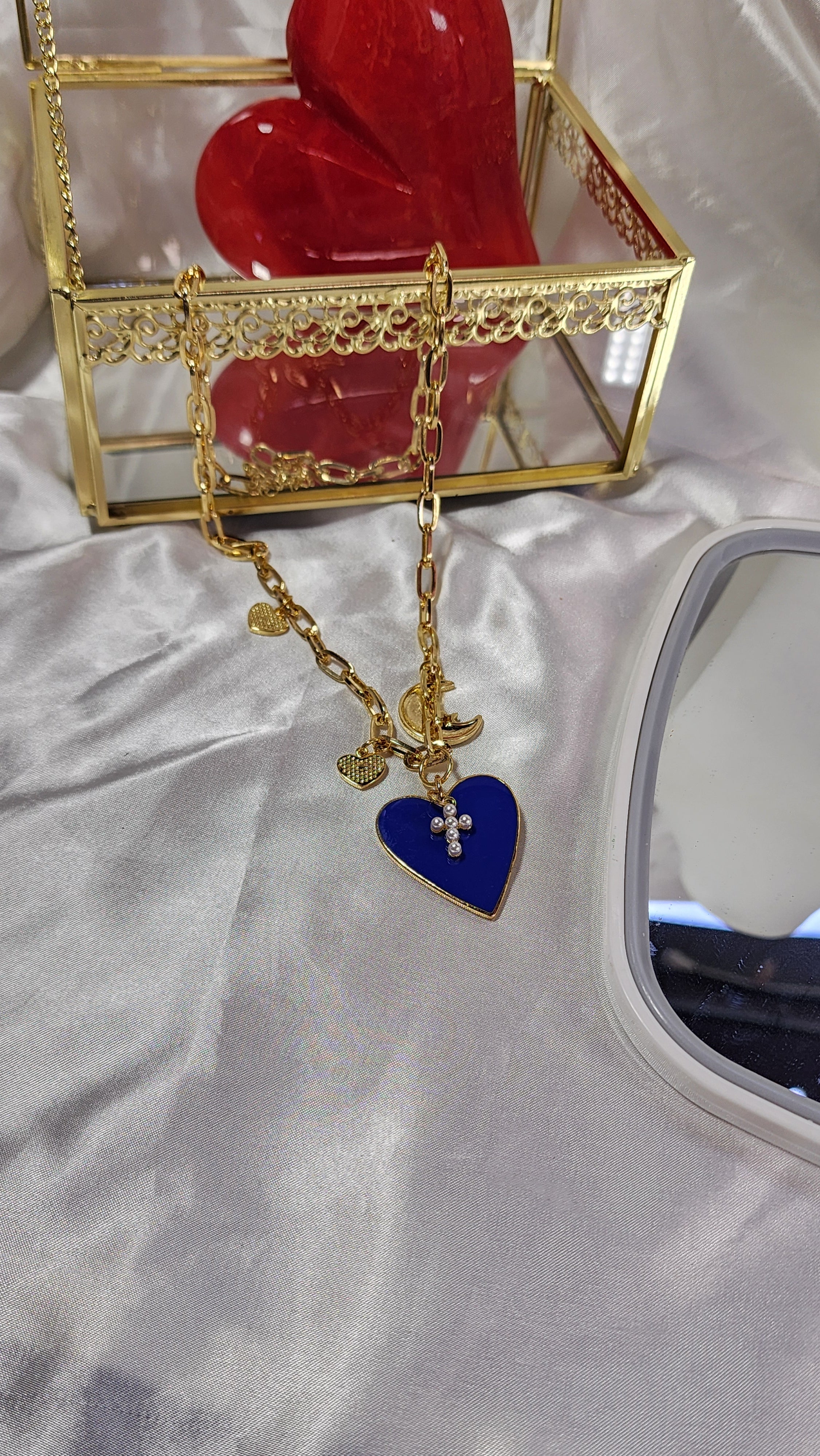 💮Enameled Heart and Moon Necklace.📿