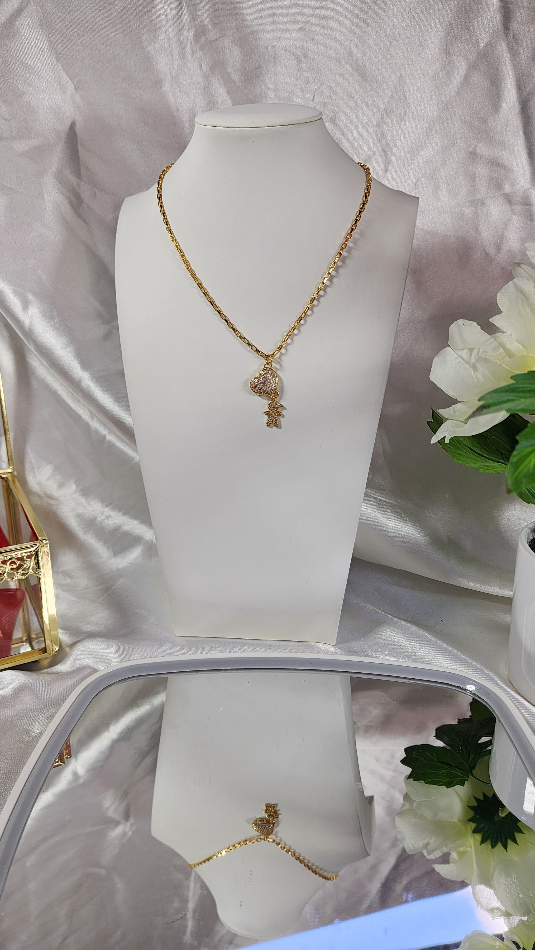 💮Gold-plated Heart and Child Necklace.📿