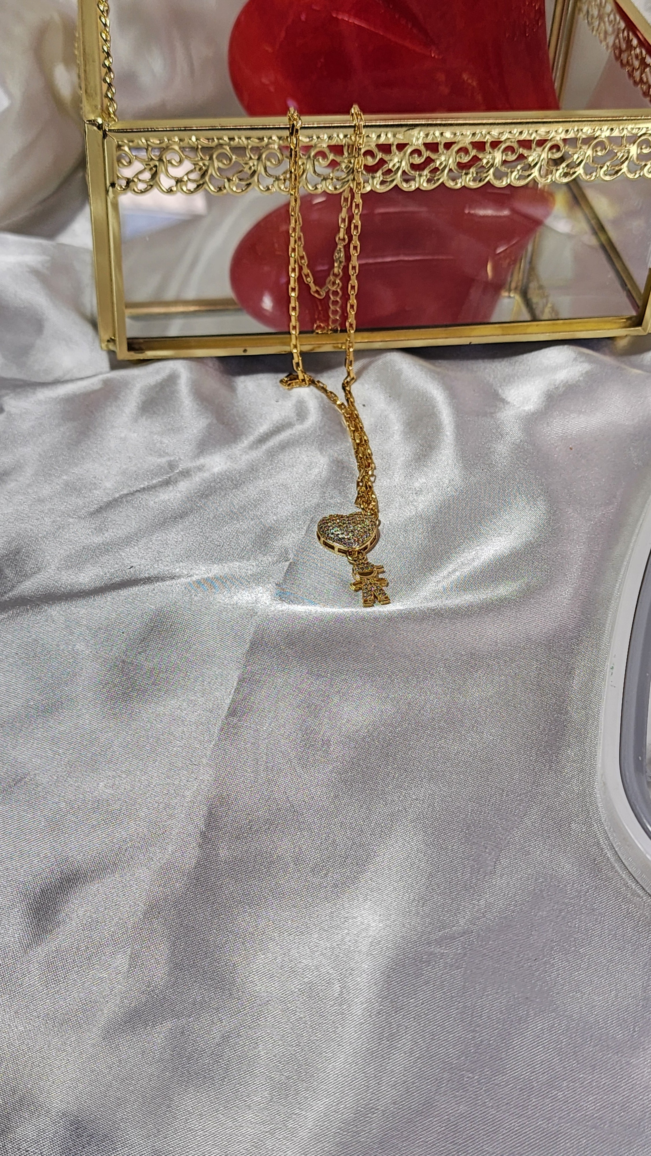 💮Gold-plated Heart and Child Necklace.📿