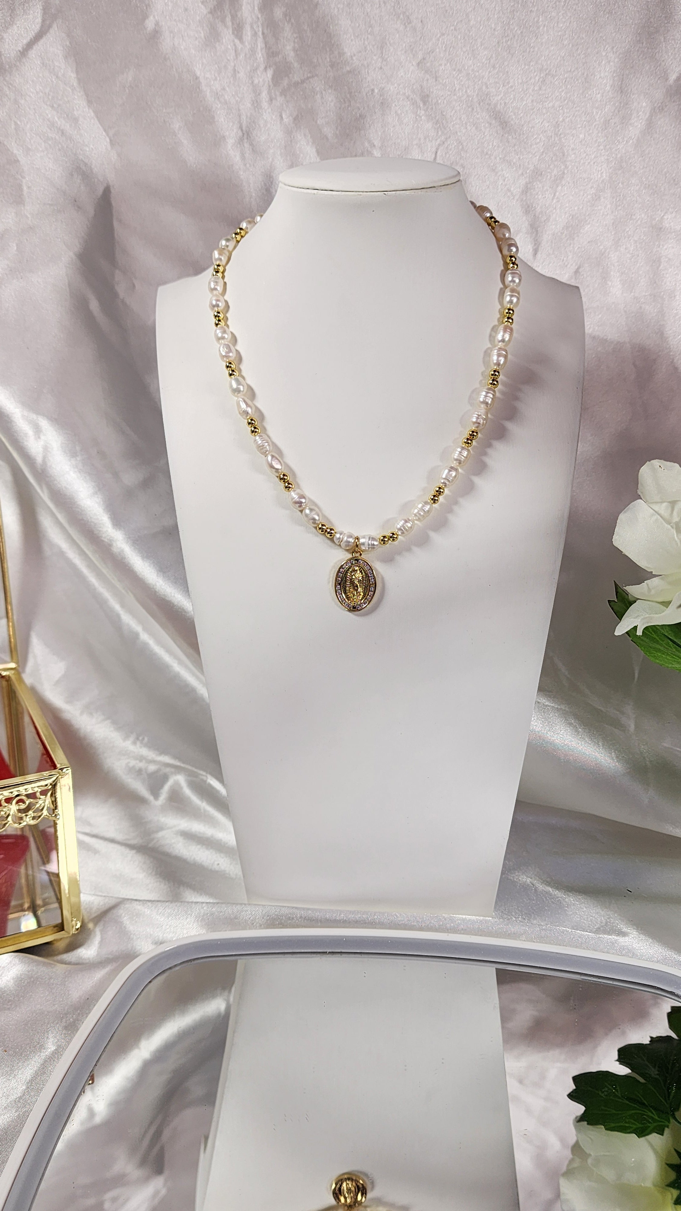 💮Virgin of Gadalupe pearl choker necklace. Religious jewelry.📿