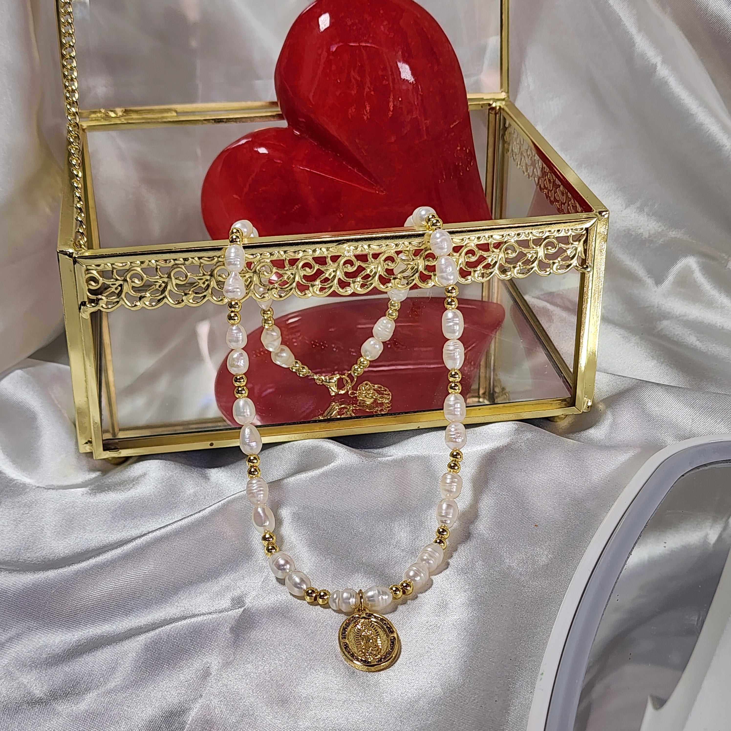 💮Virgin of Gadalupe pearl choker necklace. Religious jewelry.📿