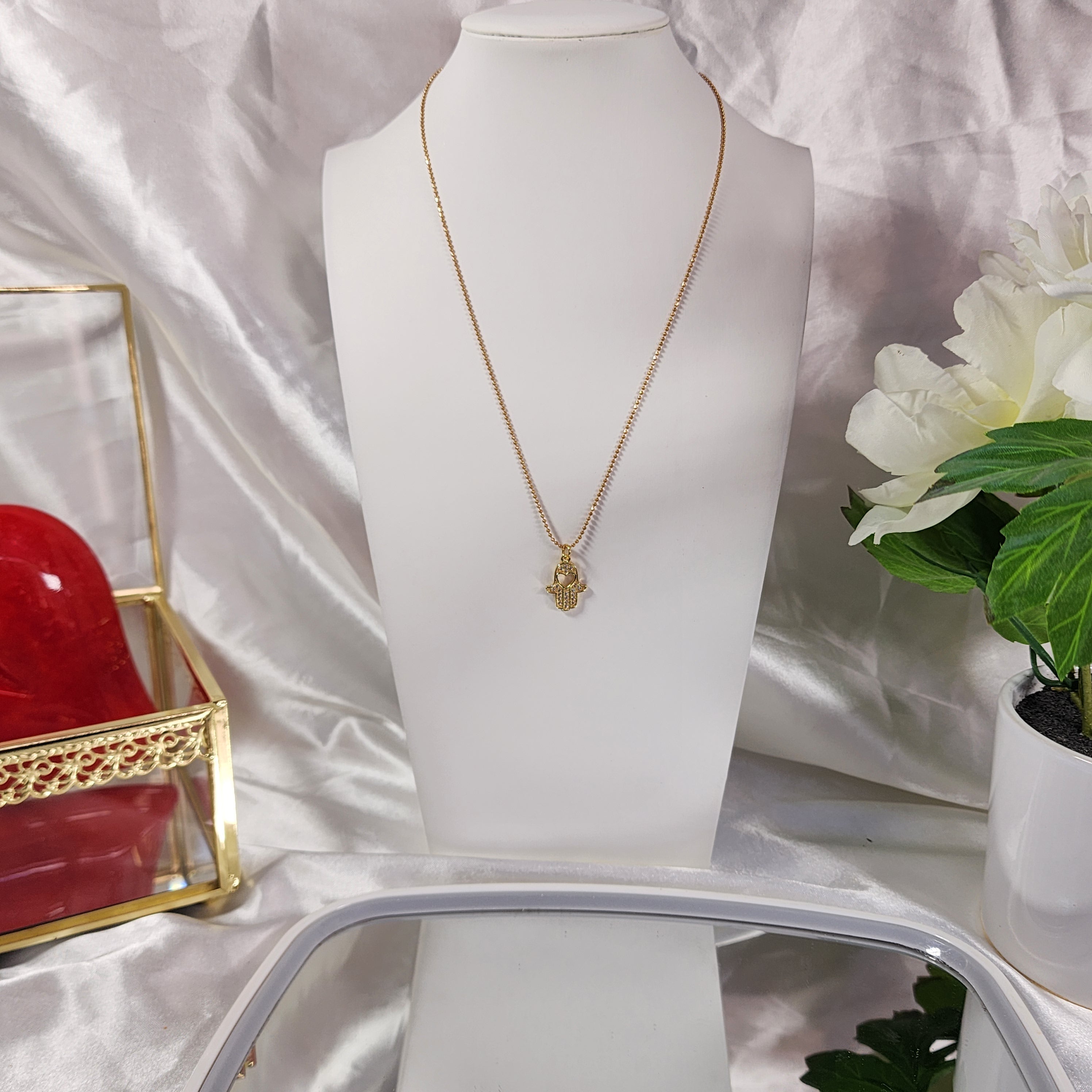 💮Hamsa choker necklace with sparkling stones against the evil eye.📿