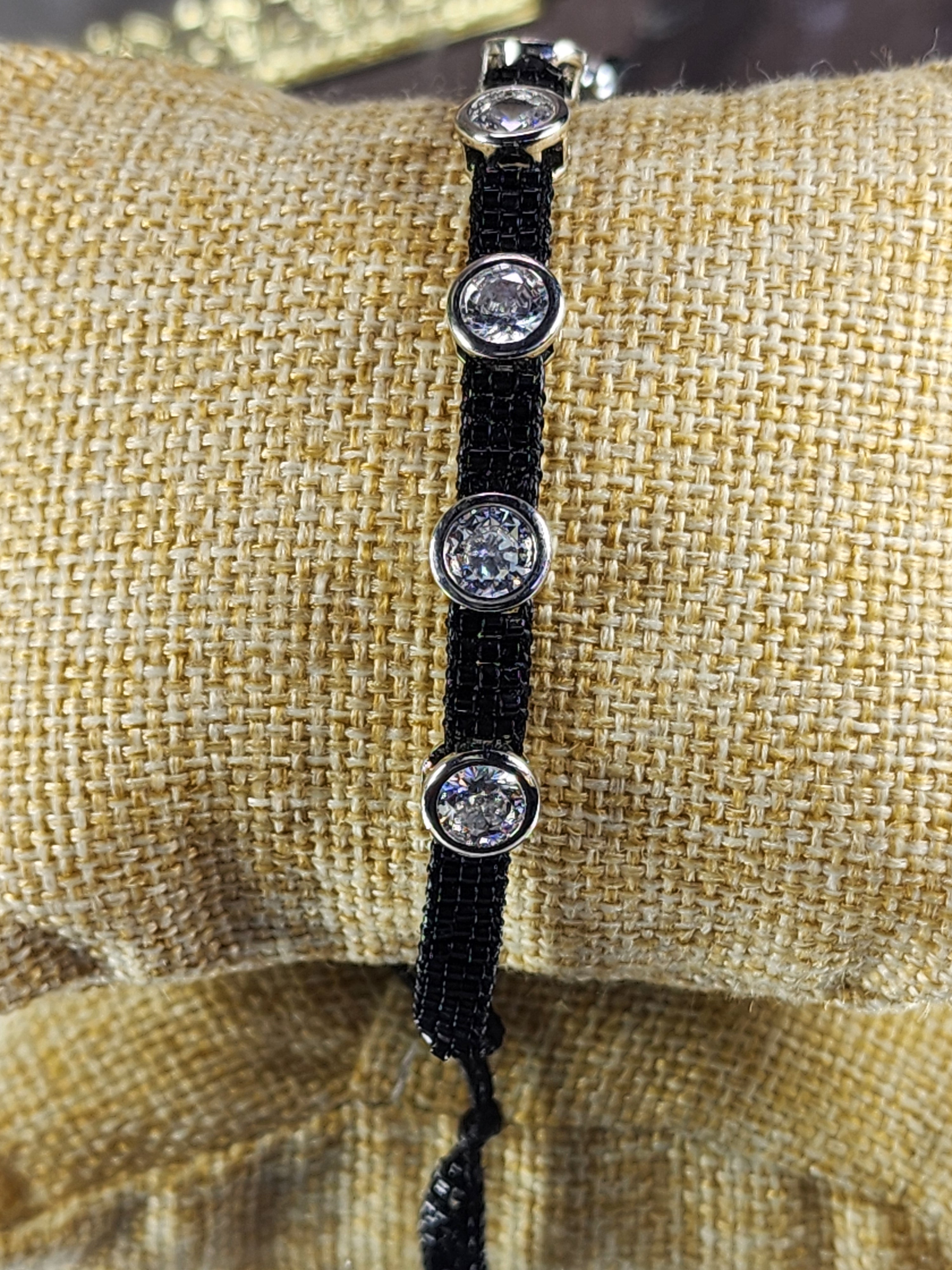 💮Beautiful handmade bracelet with five sparkling stones.📿