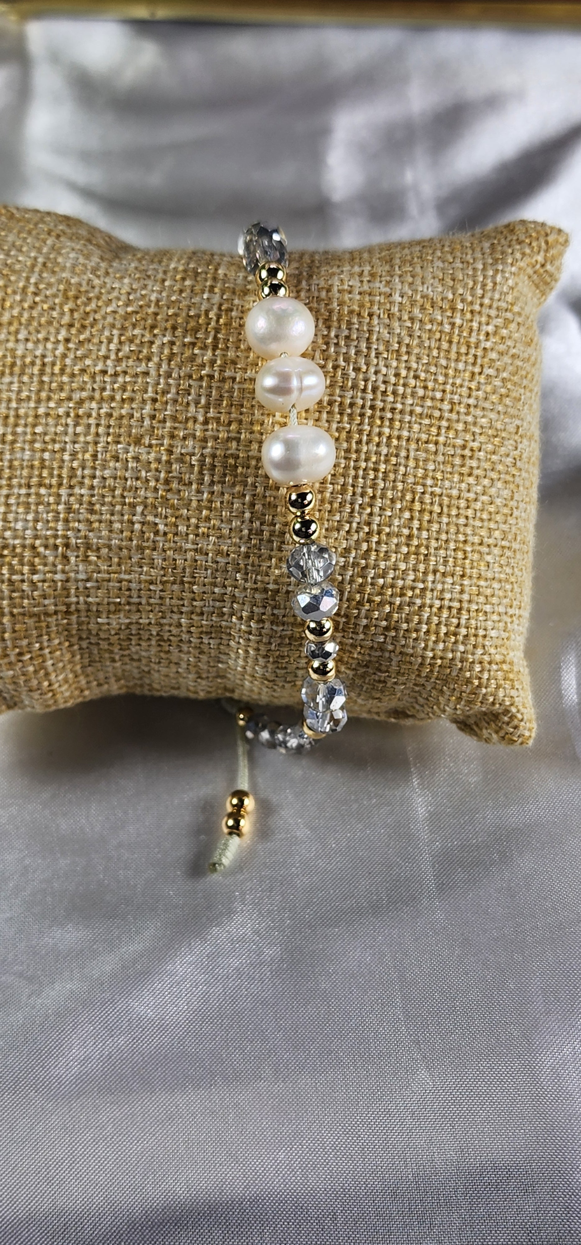 💮Elegant pearl and bead bracelet.📿