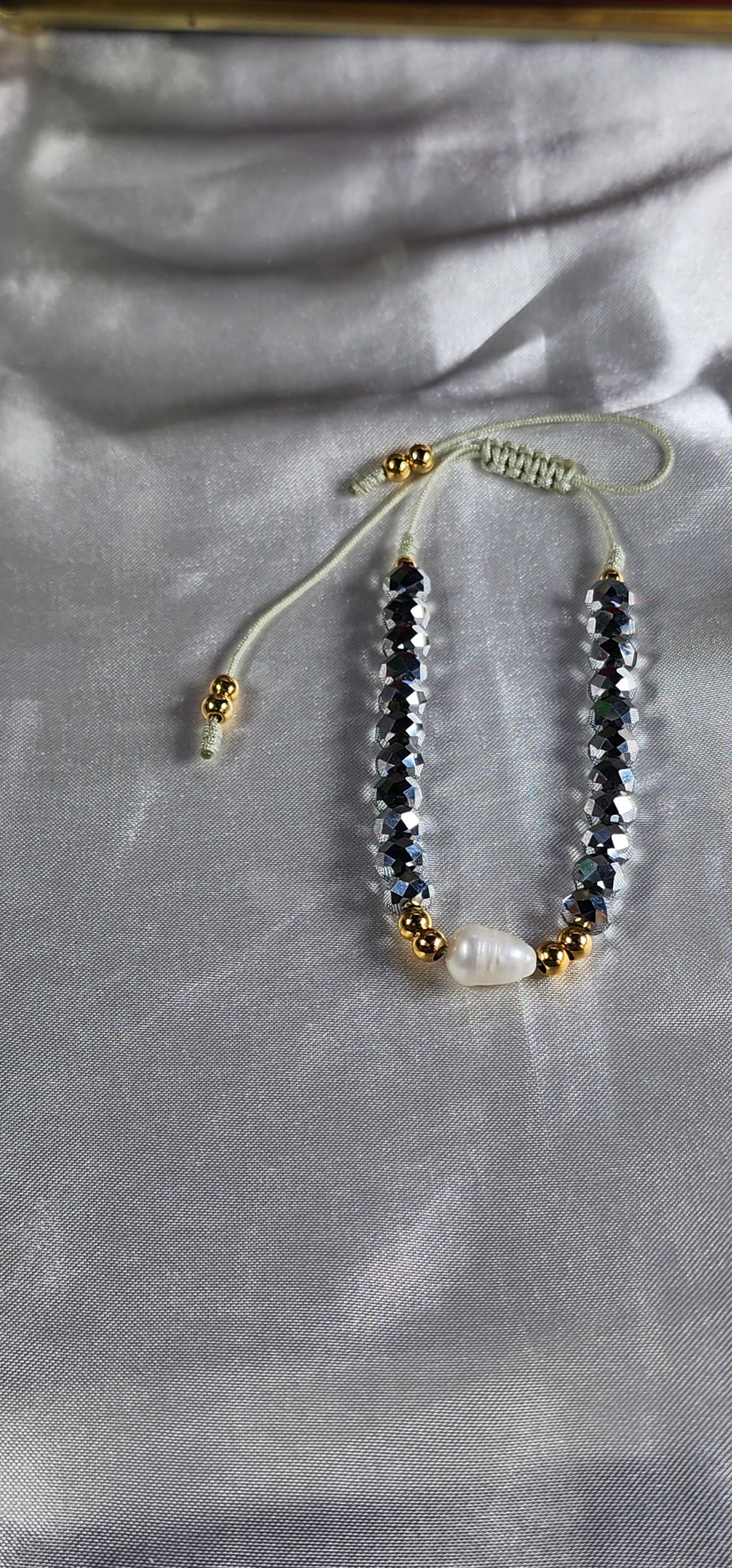 💮Elegant pearl and bead bracelet.📿