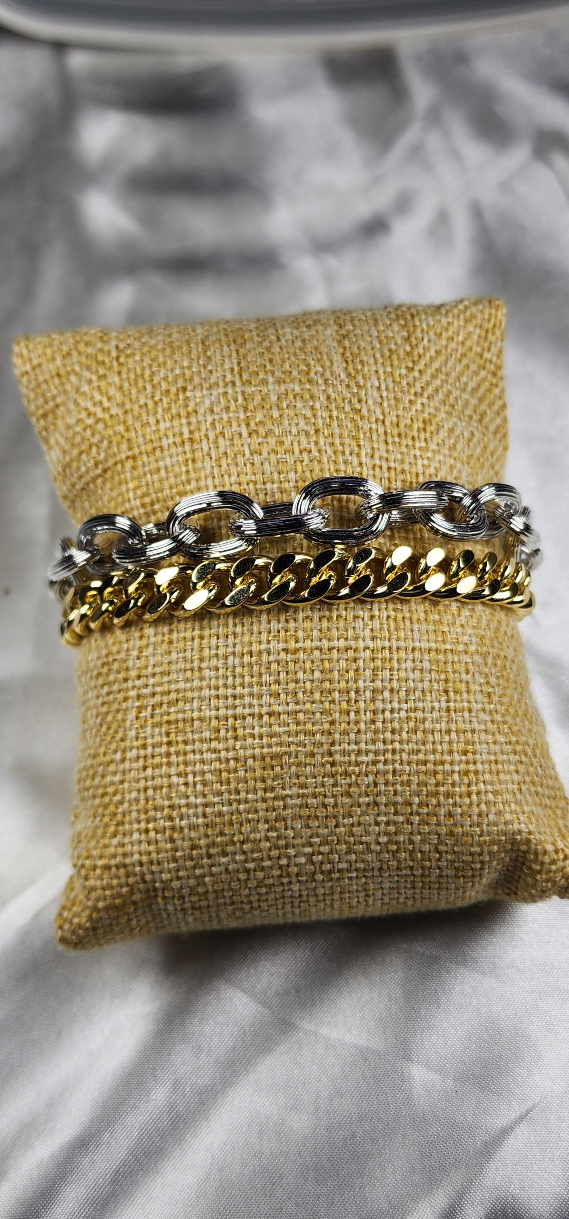 💮Beautiful double-design gold and silver bracelet.📿