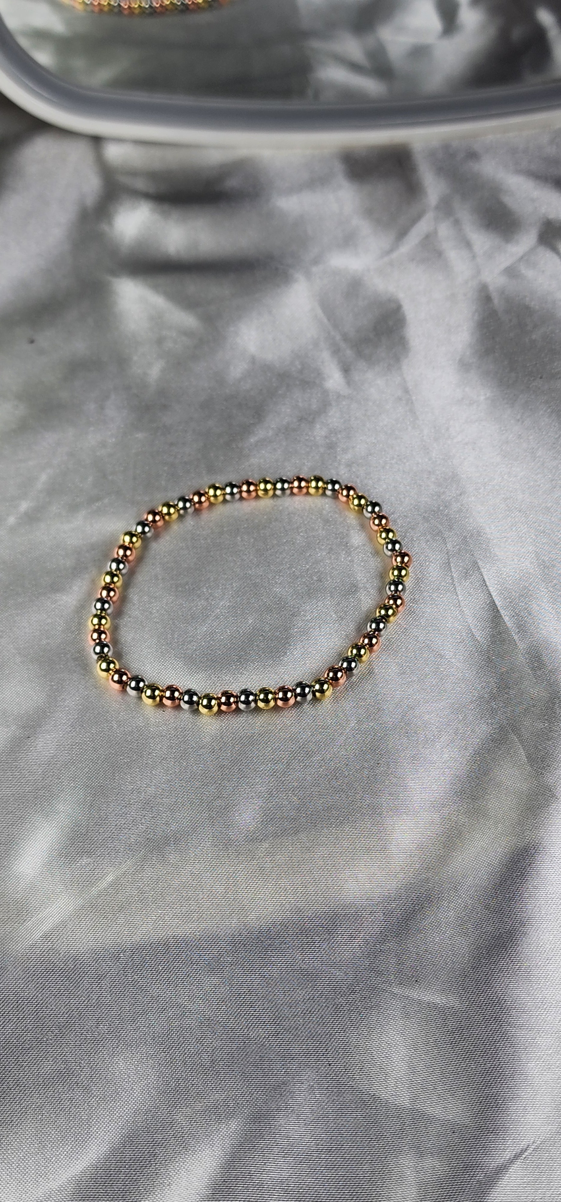 💮Pink and colorful metal bead bracelets.📿