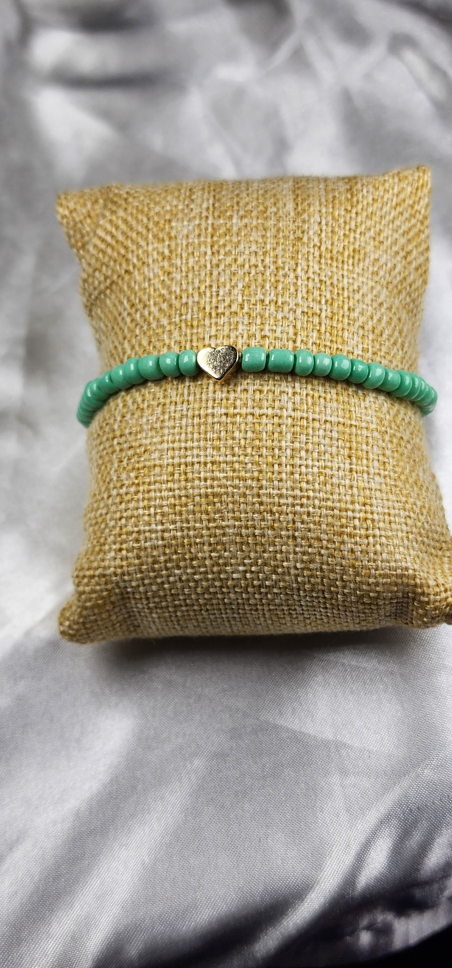 💮Stretch bracelets with pink pearl beads and gold detailing.📿