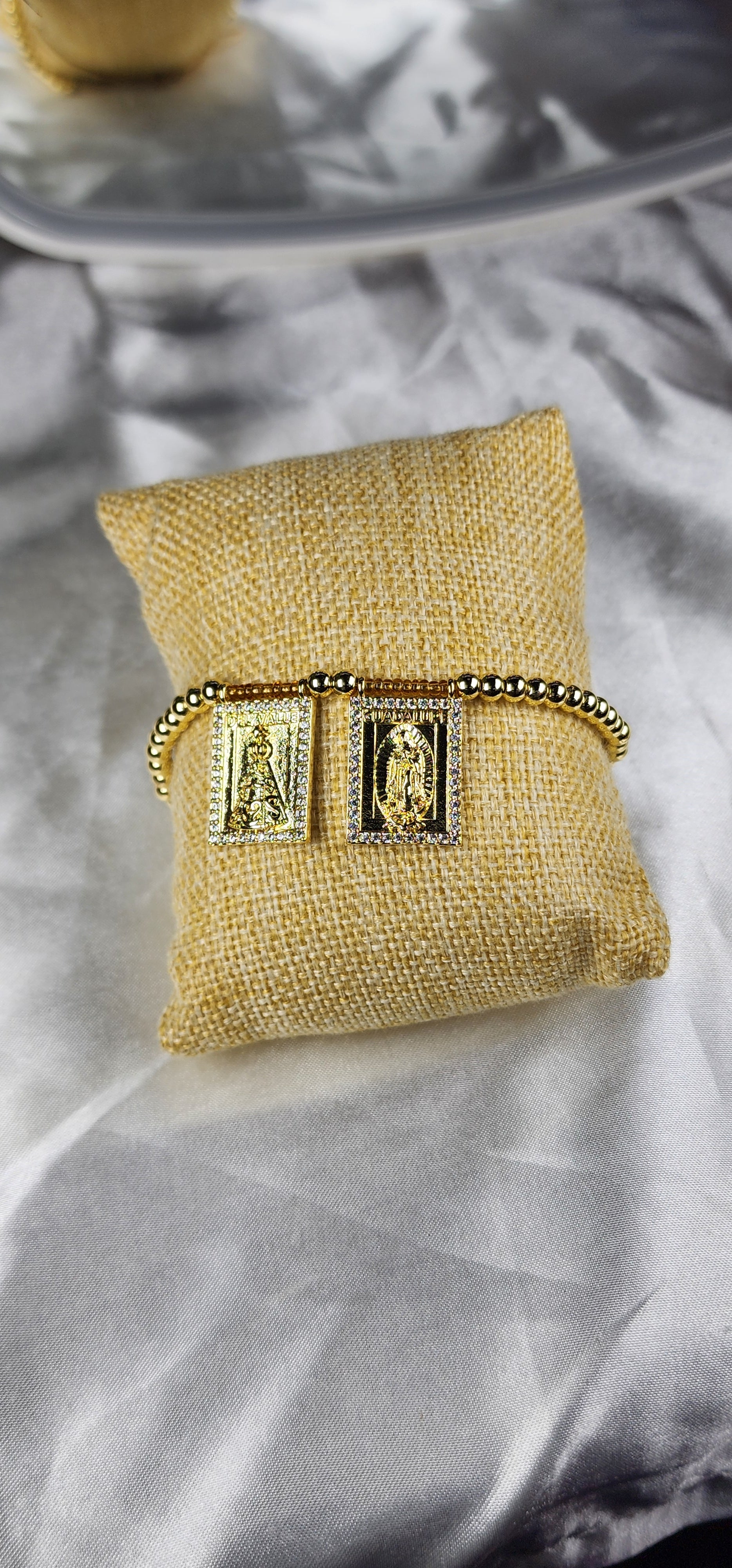 💮Gold-tone nylon beaded bracelet set.📿