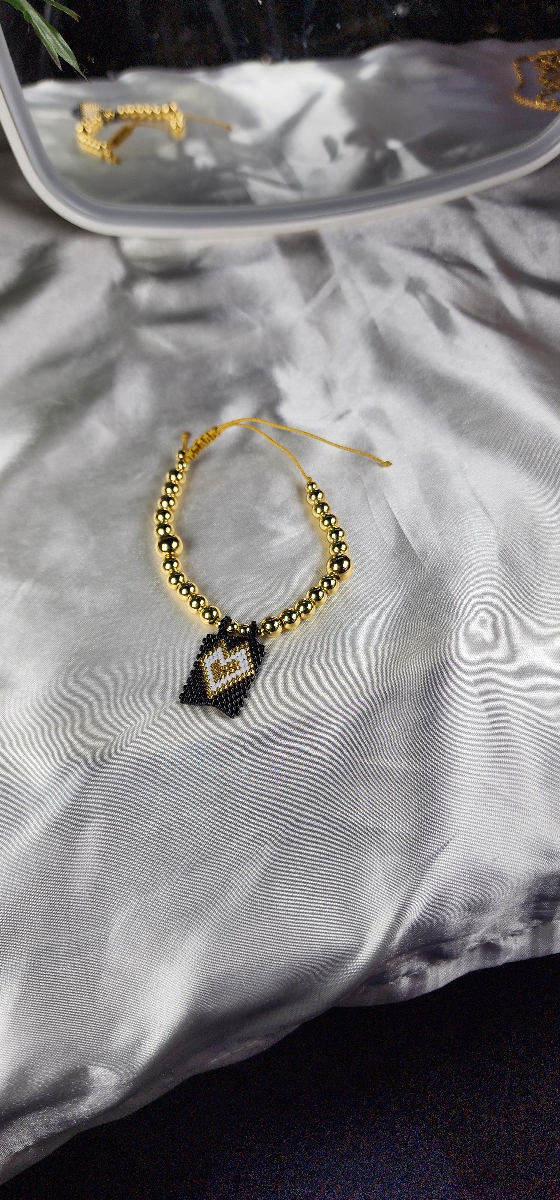💮Gold-tone nylon beaded bracelet set.📿