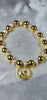 💮Gold-colored metal beaded bracelet set with faux pearls.📿