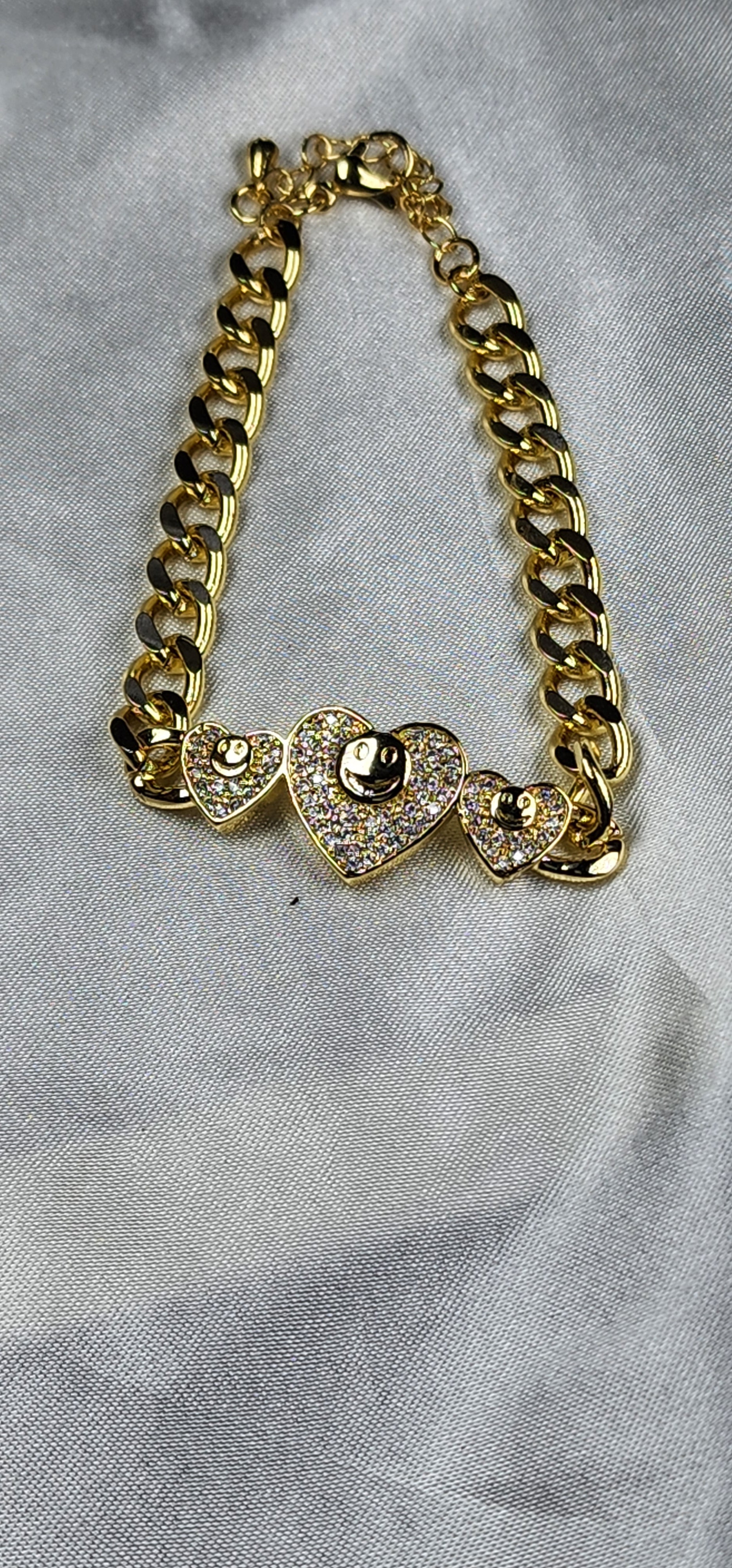 💮Beautiful gold bracelet with 3 hearts.📿