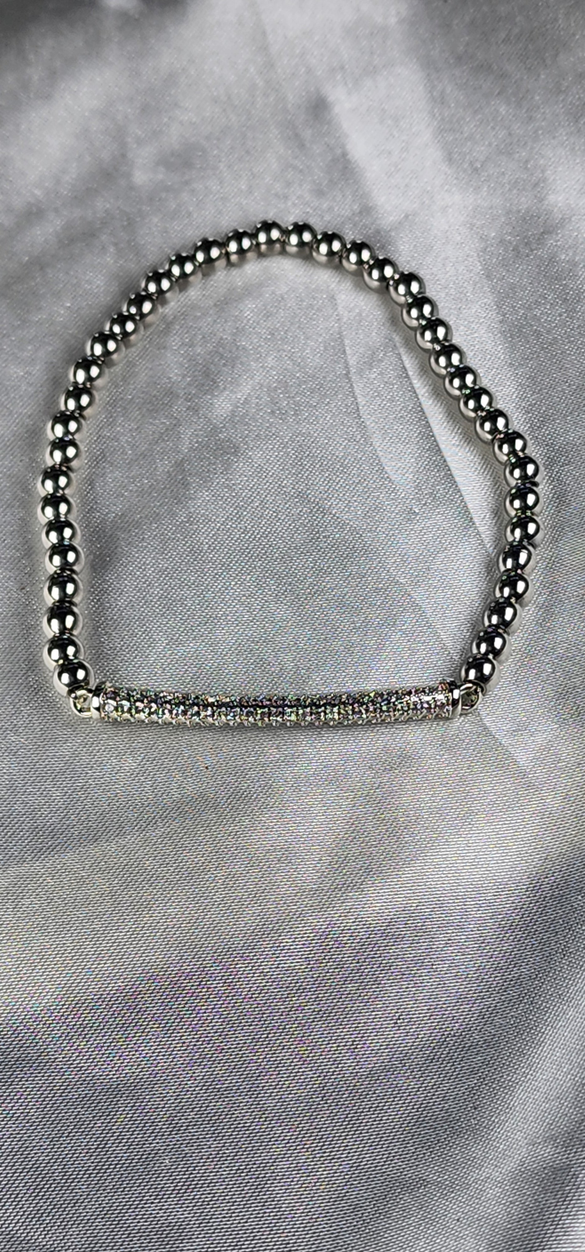 💮Set of elastic silver-colored beaded bracelets.📿