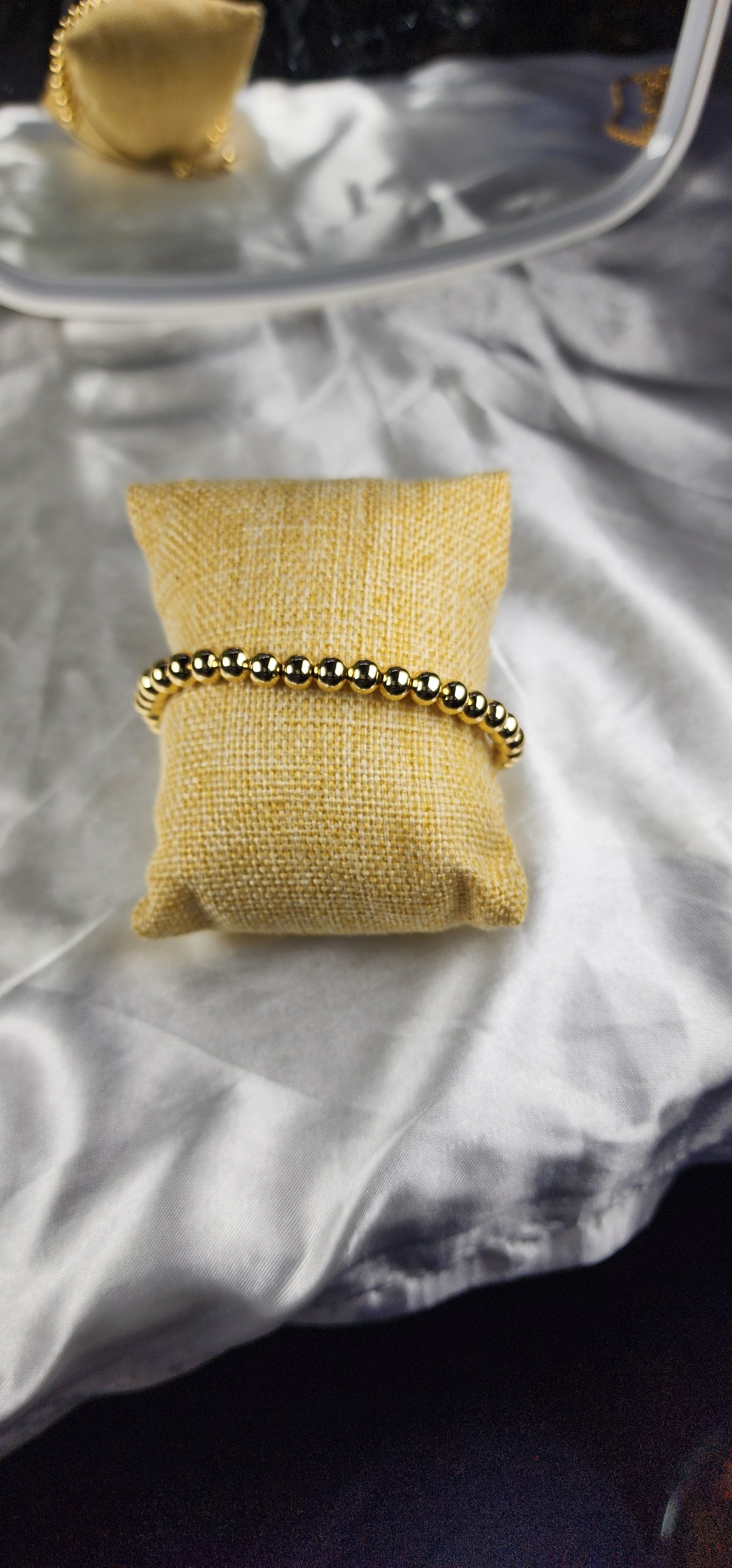 💮Gold-tone nylon beaded bracelet set.📿
