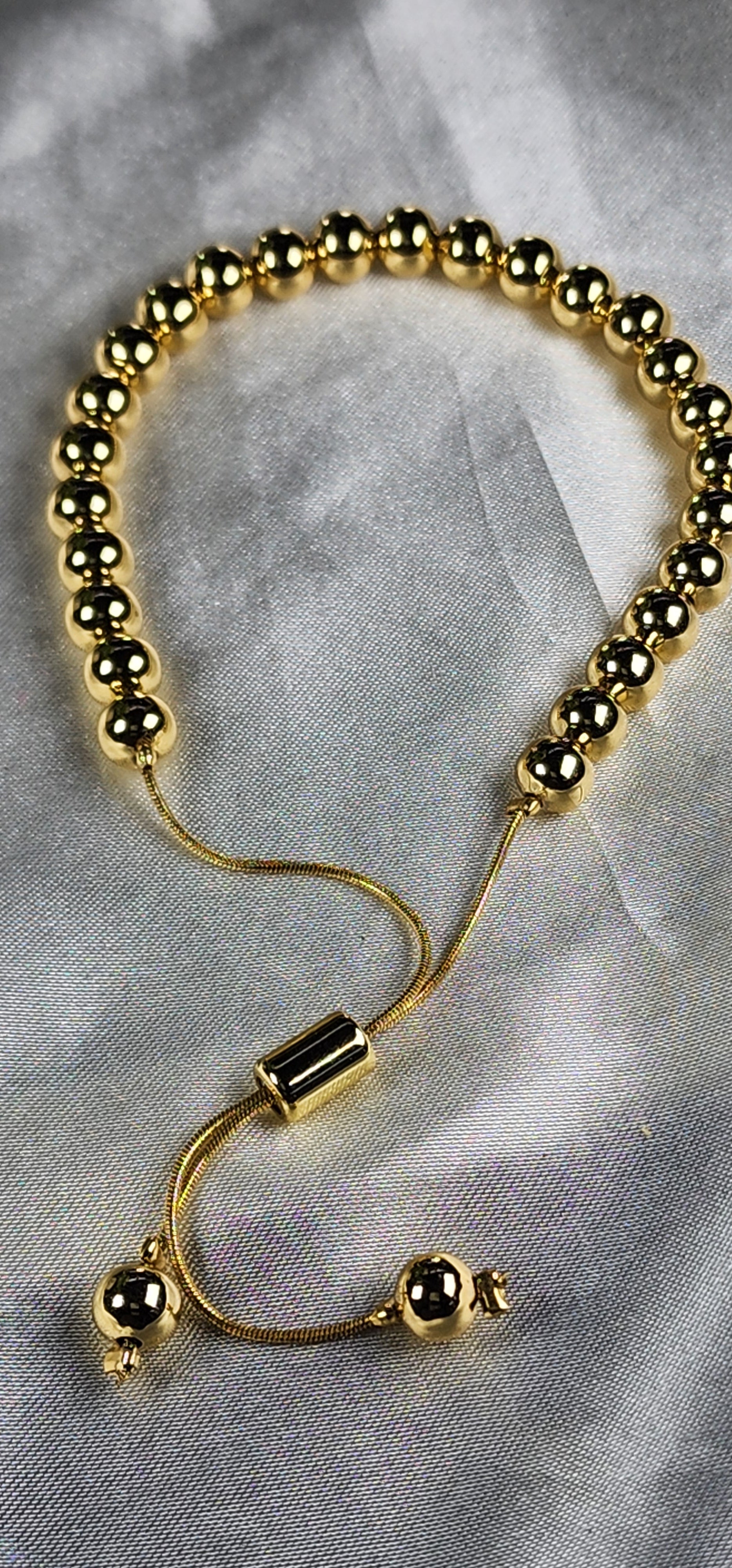 💮Gold-tone nylon beaded bracelet set.📿