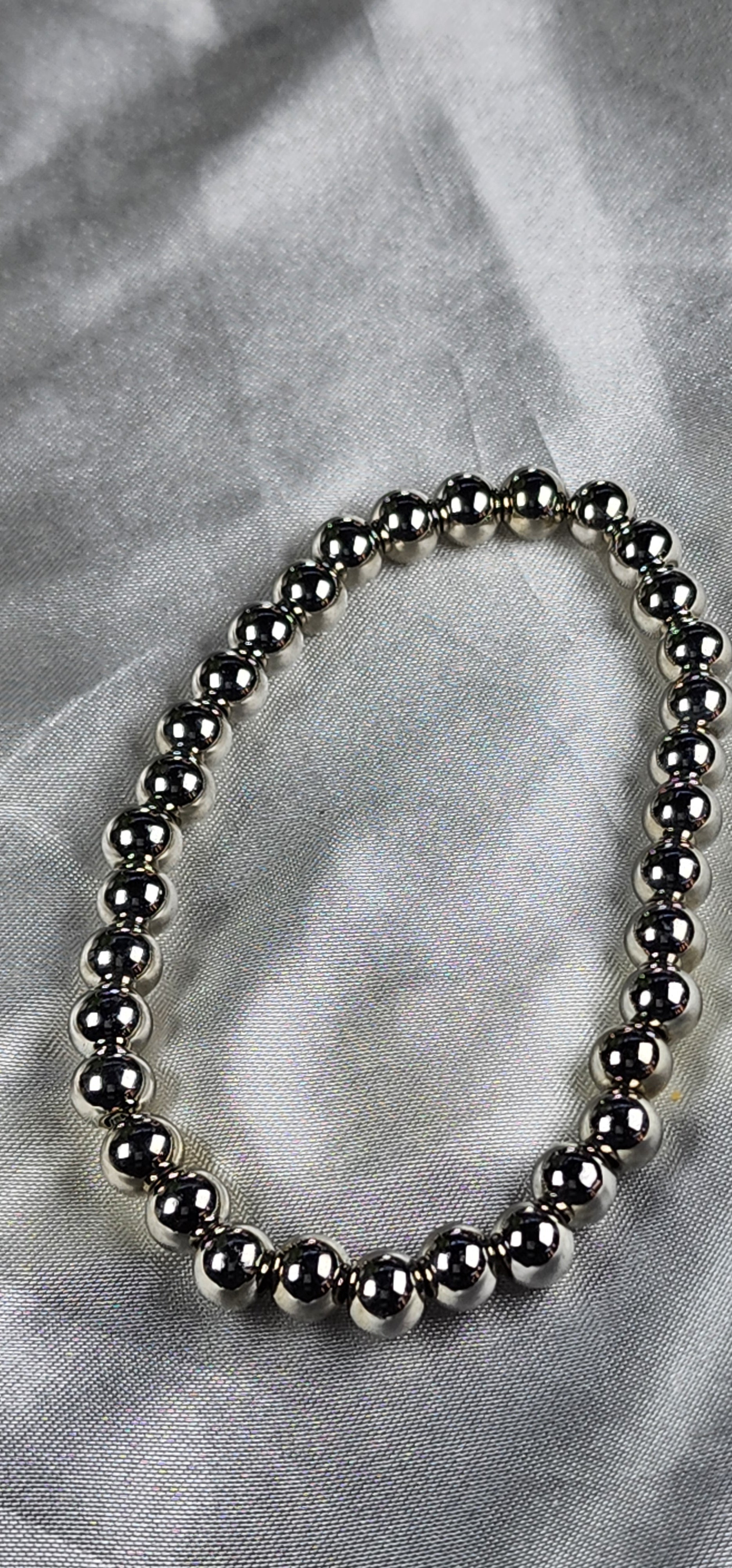 💮Set of elastic silver-colored beaded bracelets.📿