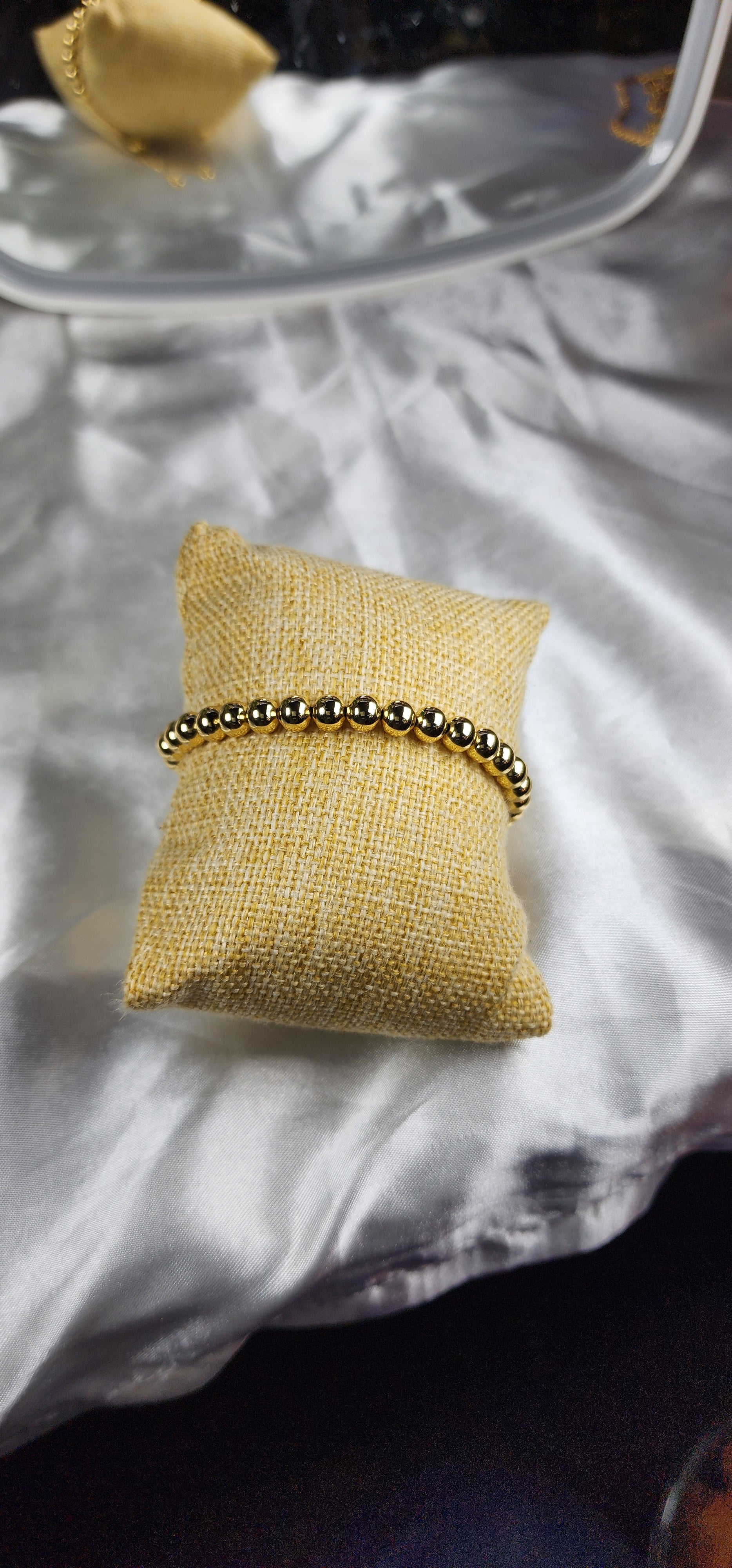 💮Gold-tone nylon beaded bracelet set.📿