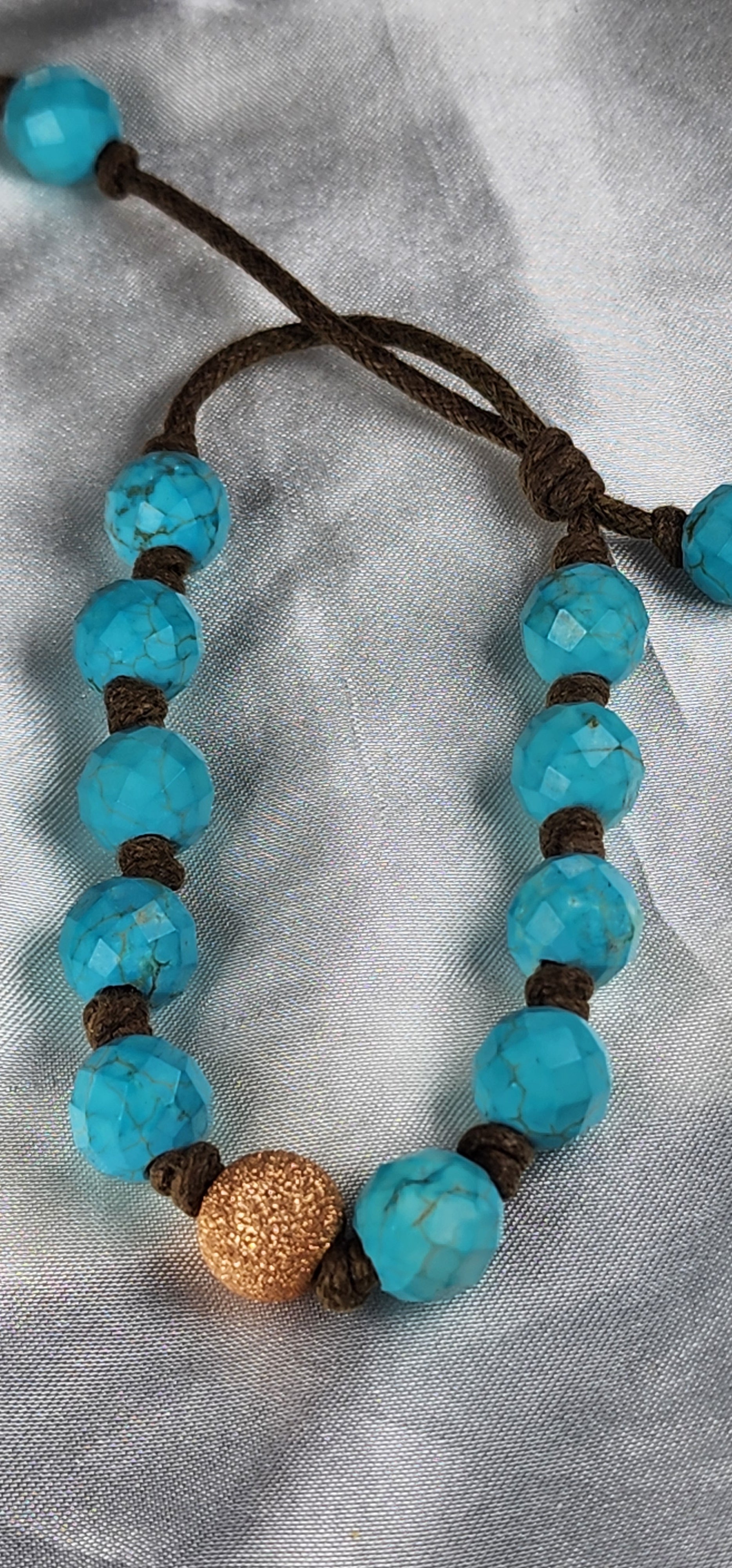 💮Beautiful handmade bracelet with light blue beads.📿