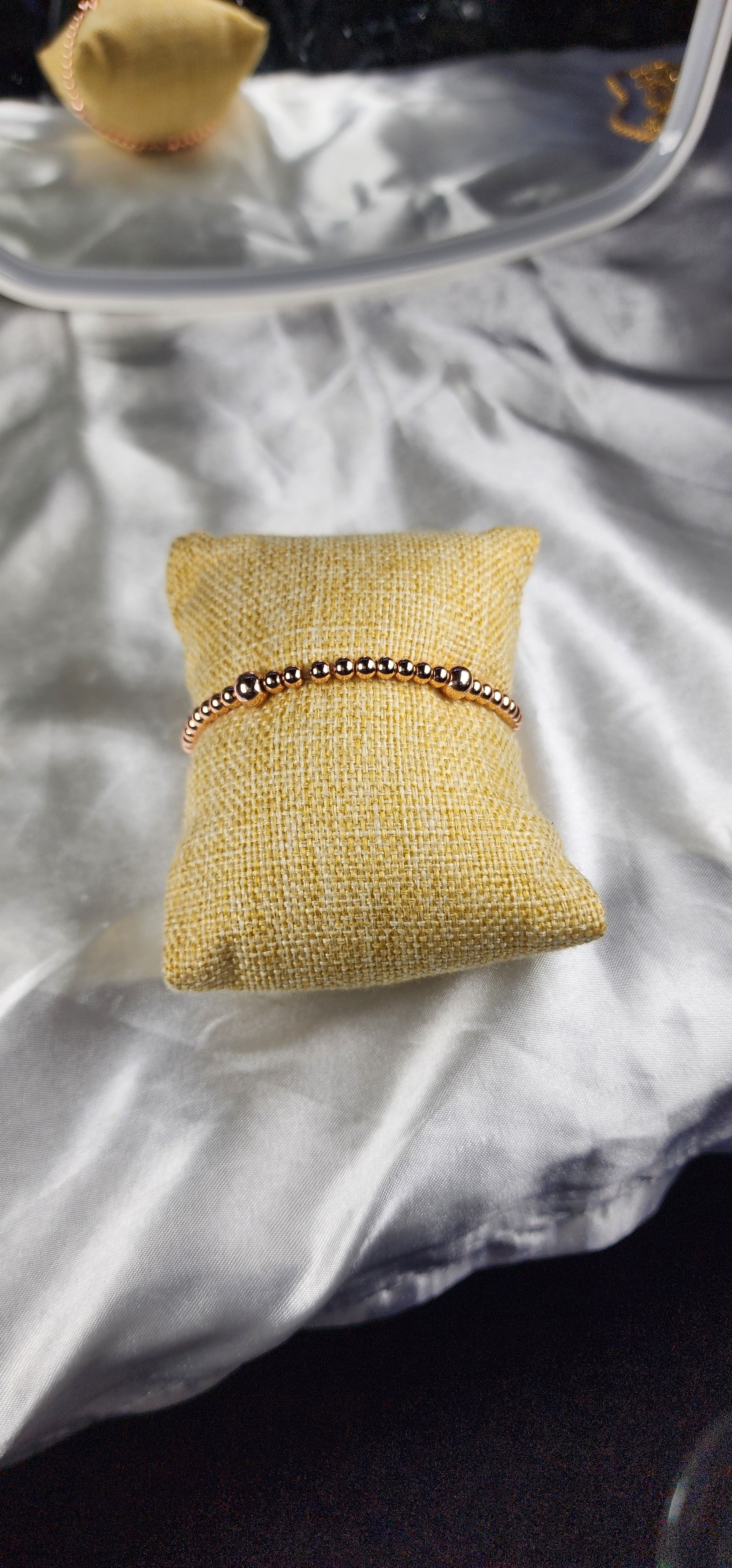 💮Pink and colorful metal bead bracelets.📿