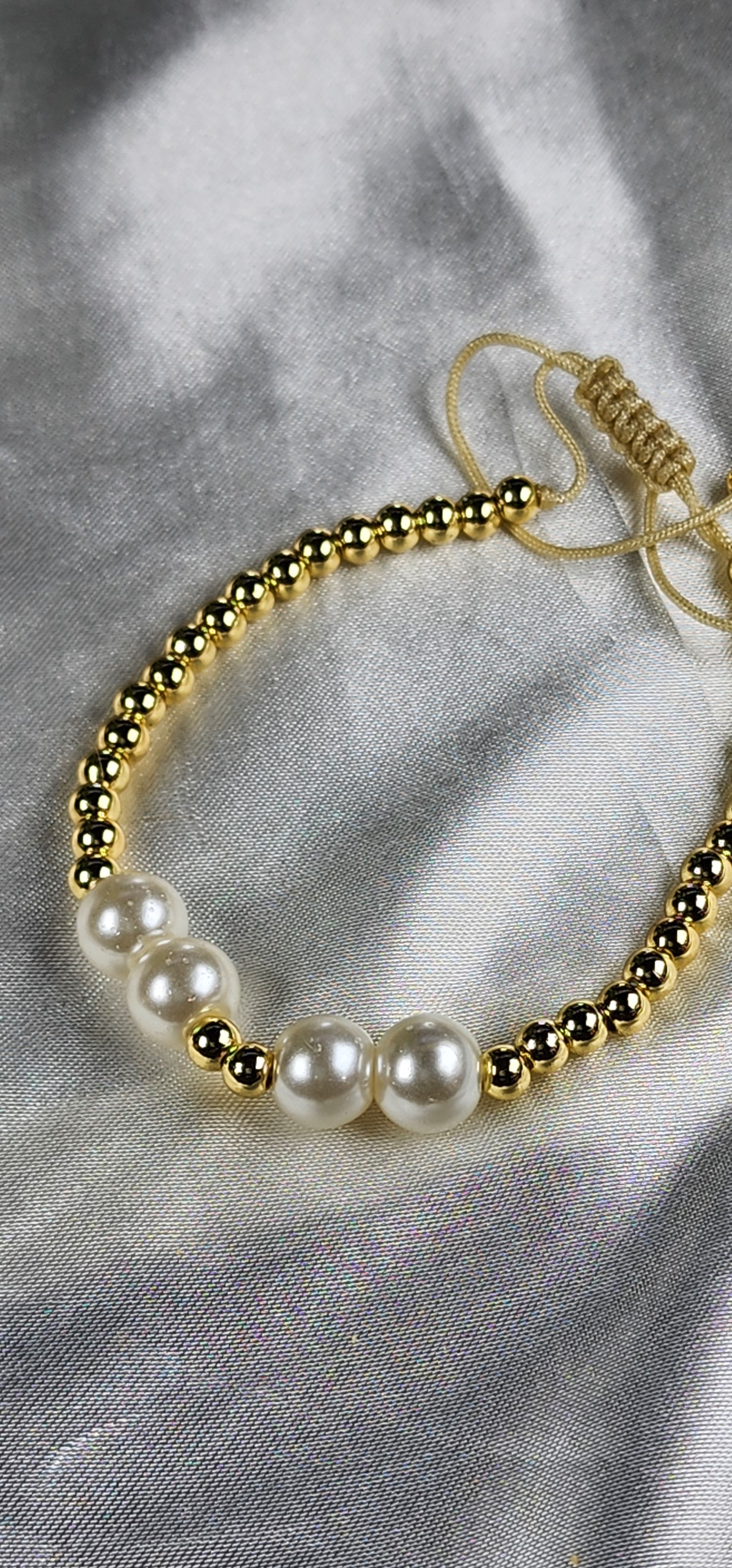 💮Gold-tone nylon beaded bracelet set.📿