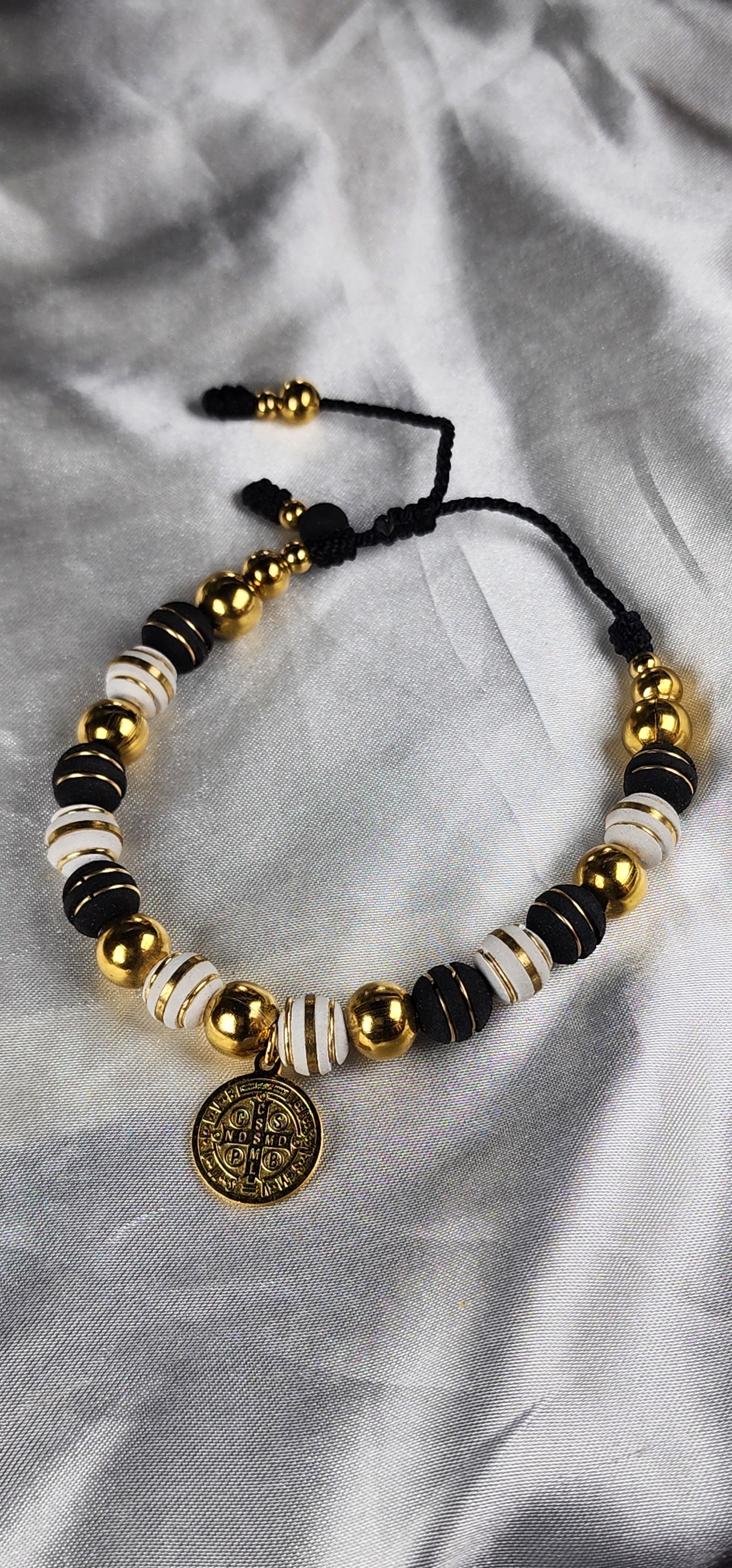 💮Religious beaded bracelets and crown bracelet.📿