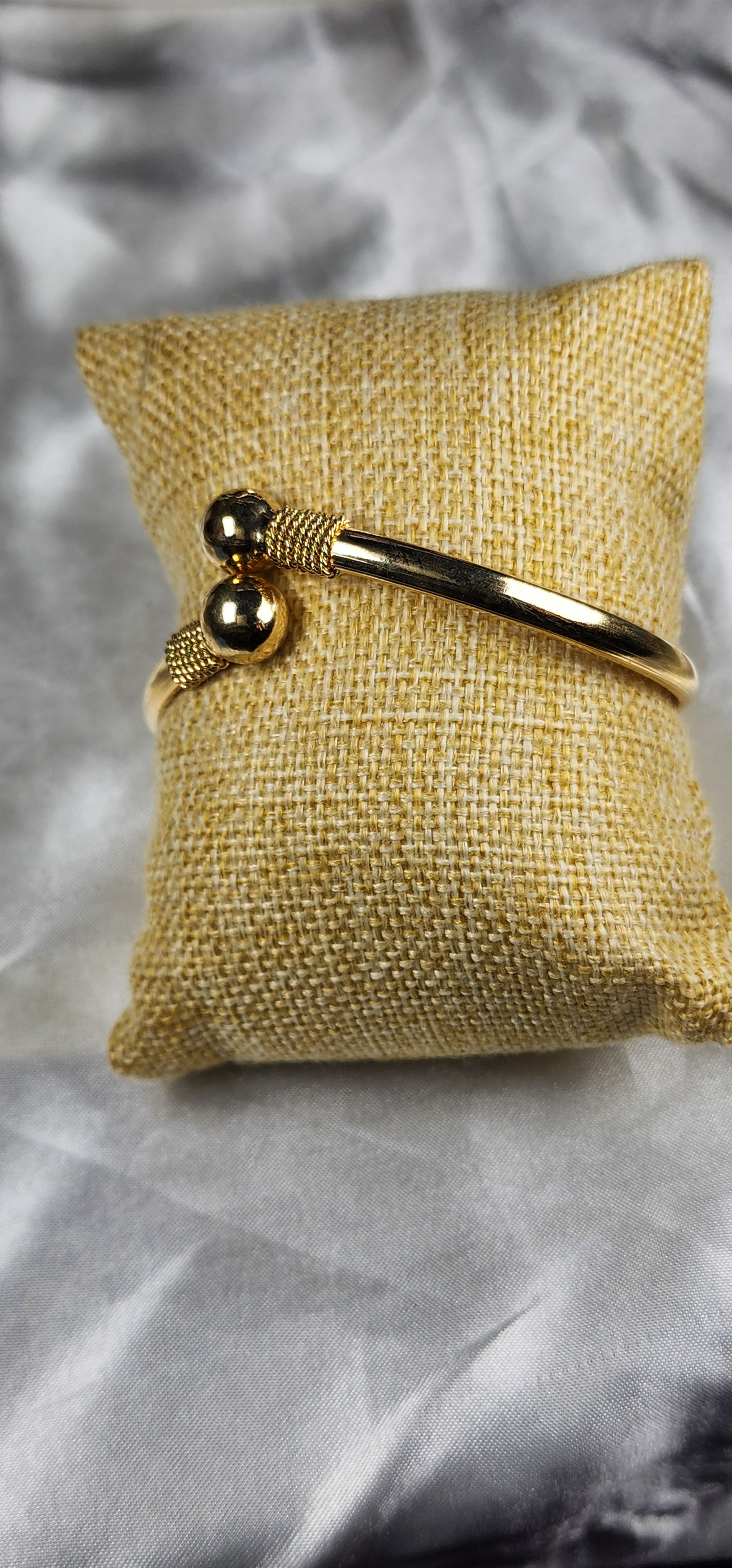 💮Plain bracelet with two balls.📿