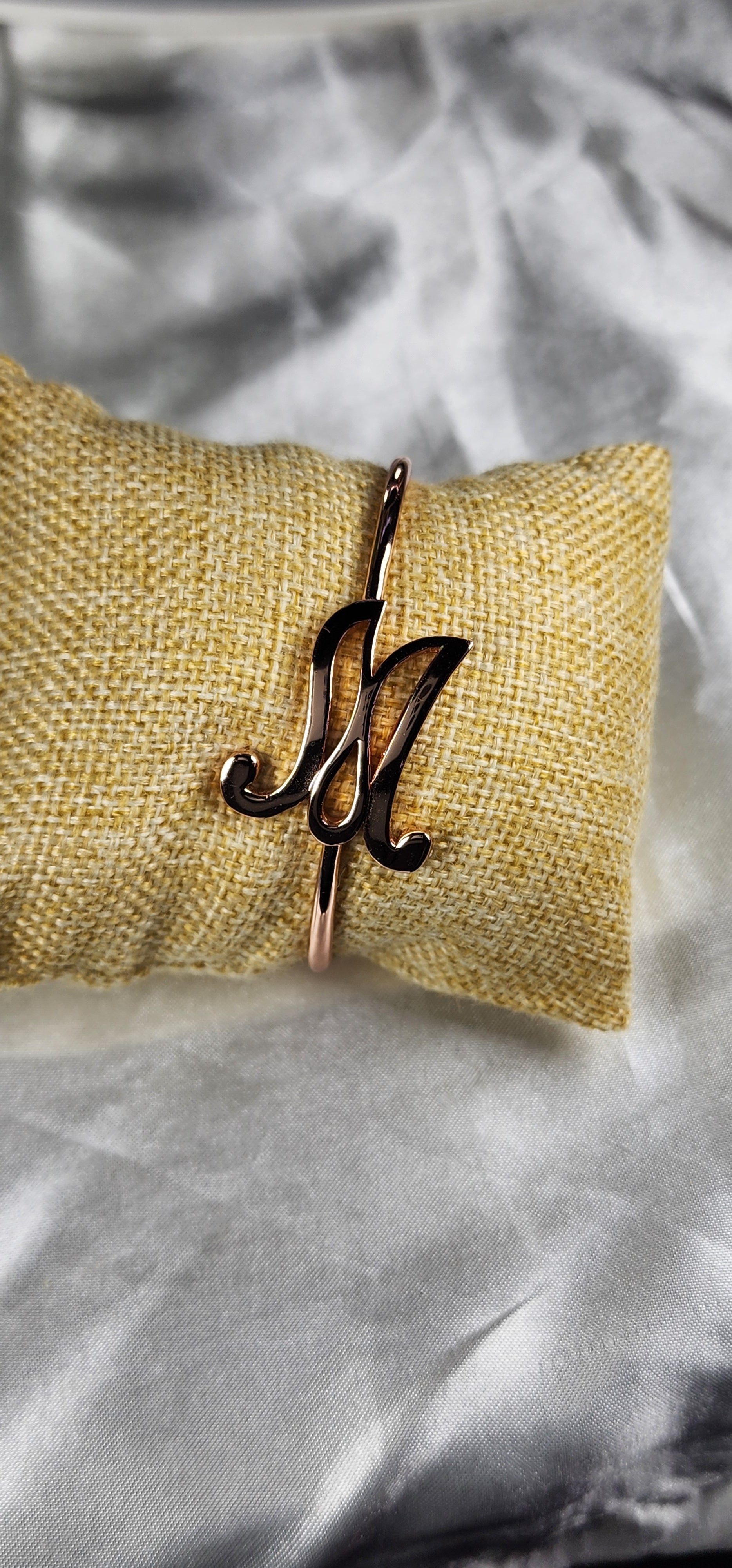 💮Adjustable letter bracelets, two-tone, rose or gold.📿