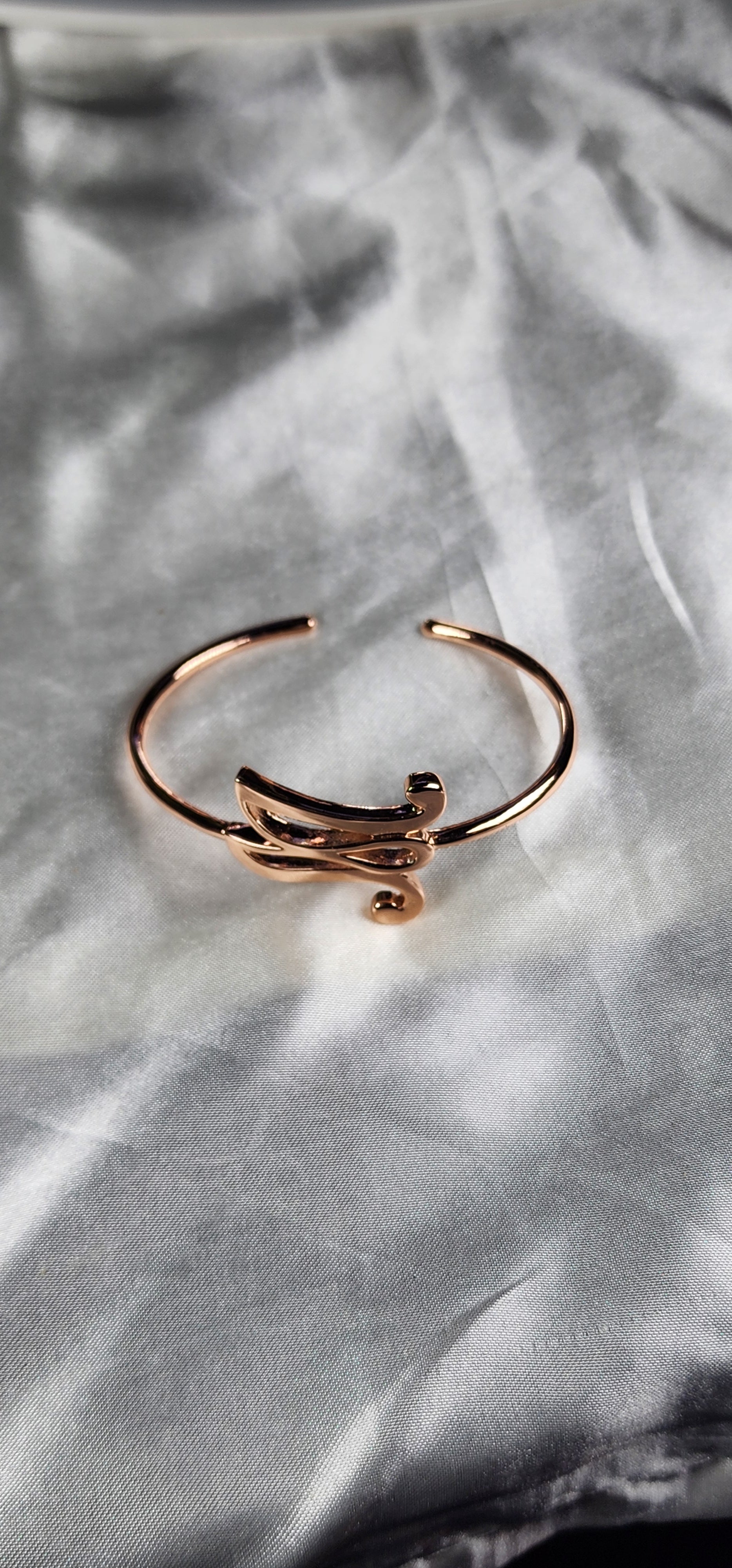 💮Adjustable letter bracelets, two-tone, rose or gold.📿
