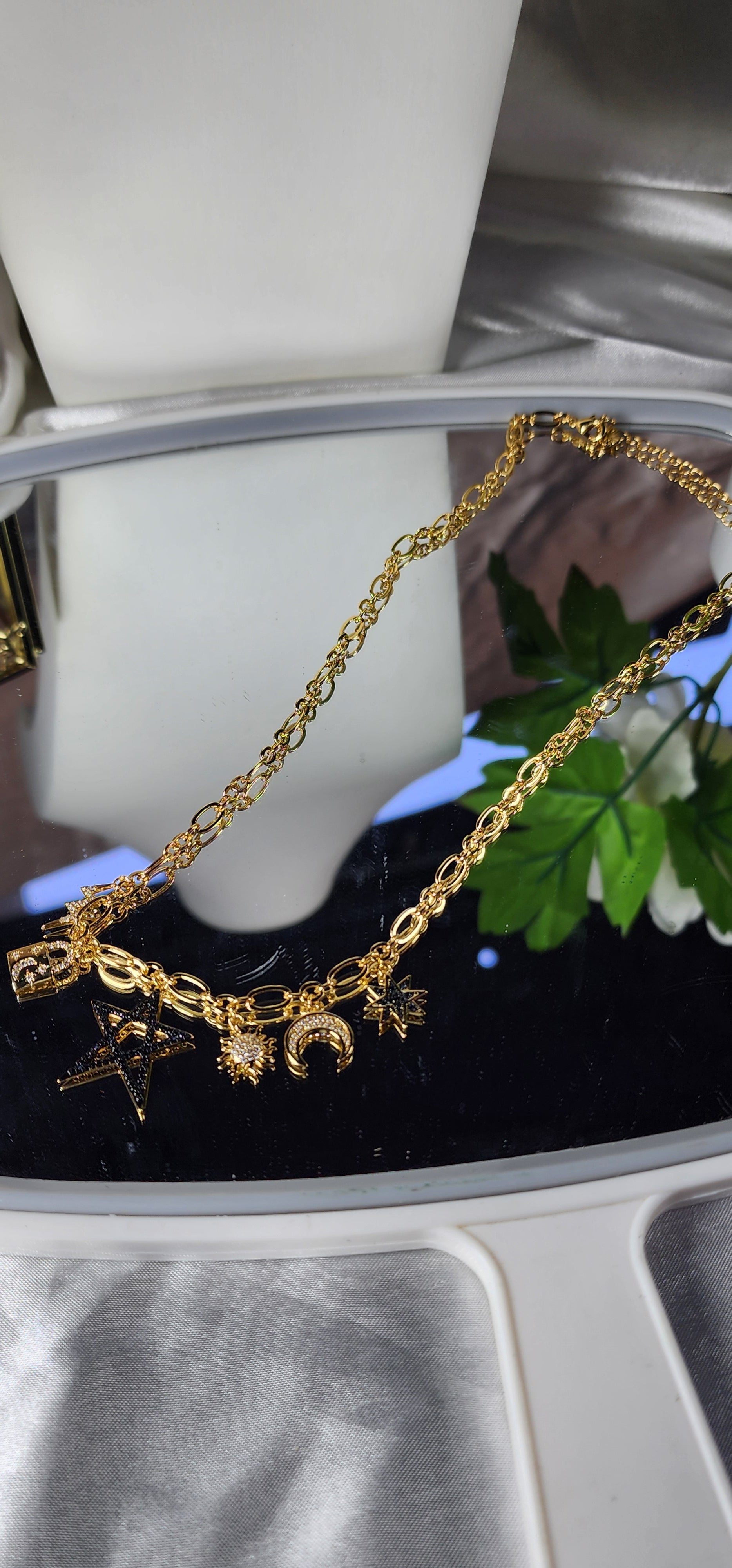 💮Beautiful necklace with a star, lightning bolt, lock, sun, and moon pendant.📿
