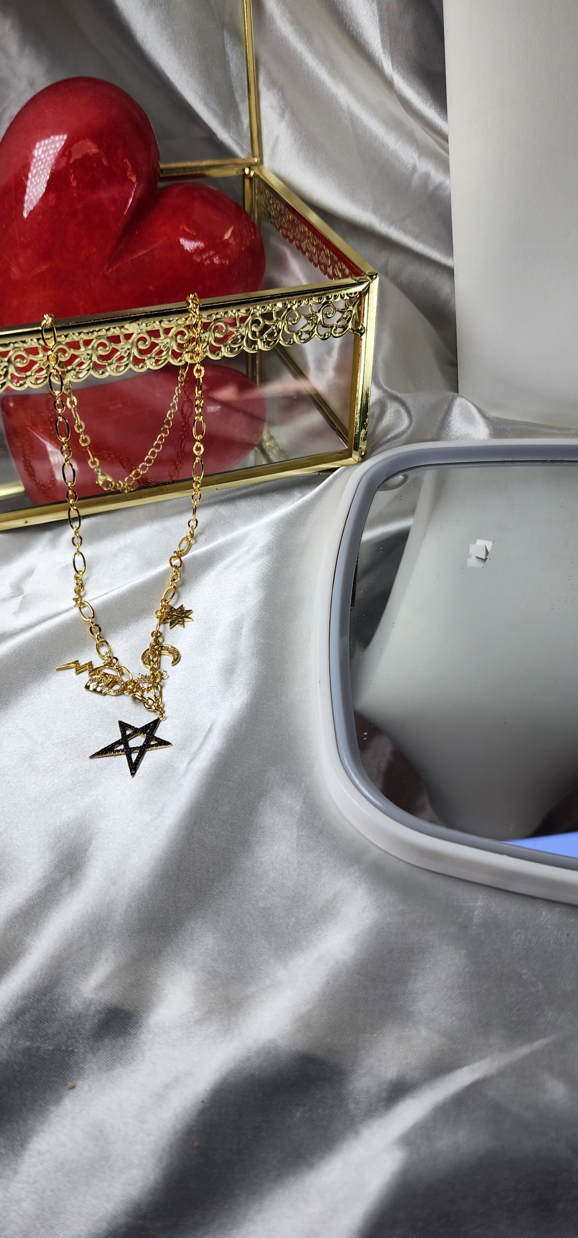 💮Beautiful necklace with a star, lightning bolt, lock, sun, and moon pendant.📿
