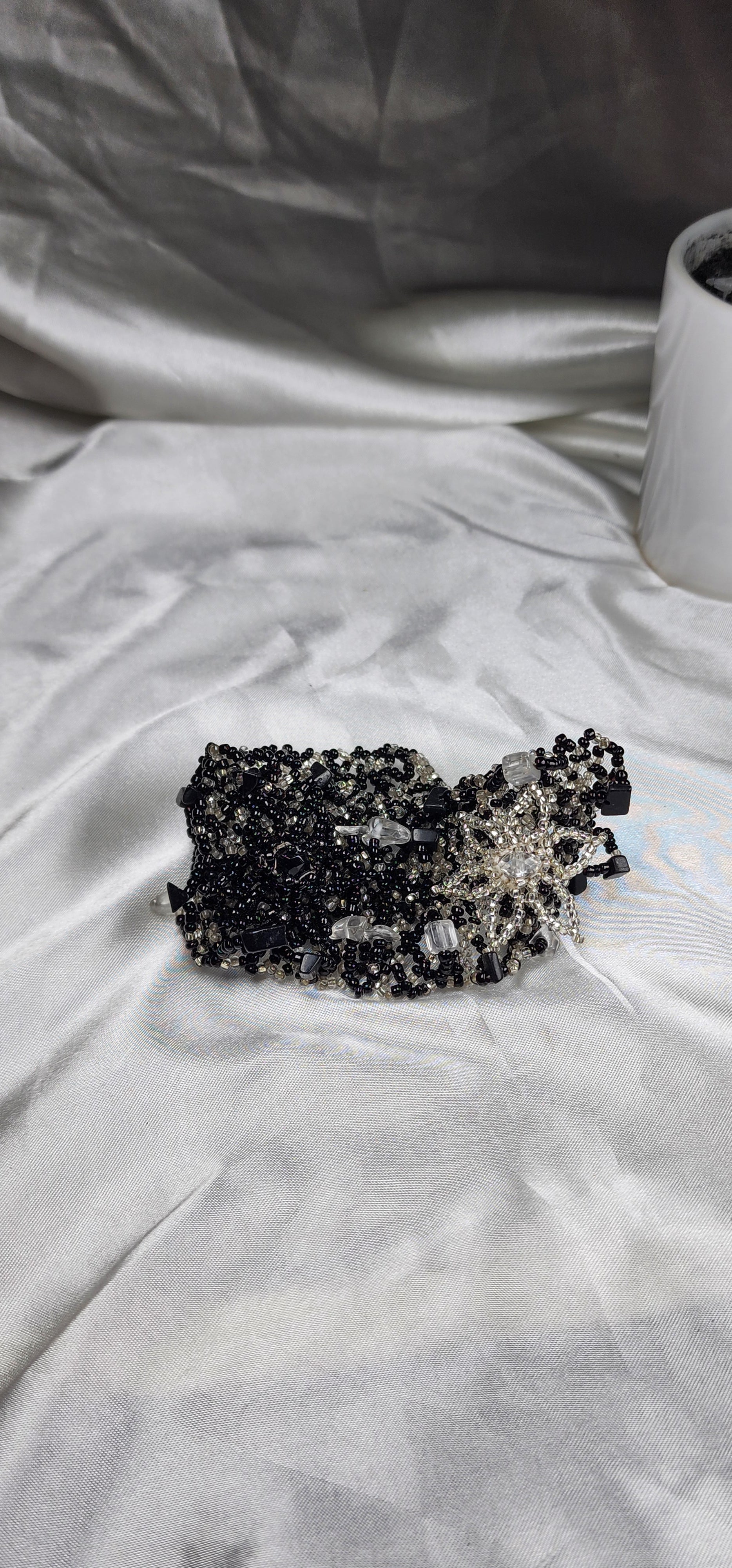 💮Elegant woven mesh beaded bracelet.📿